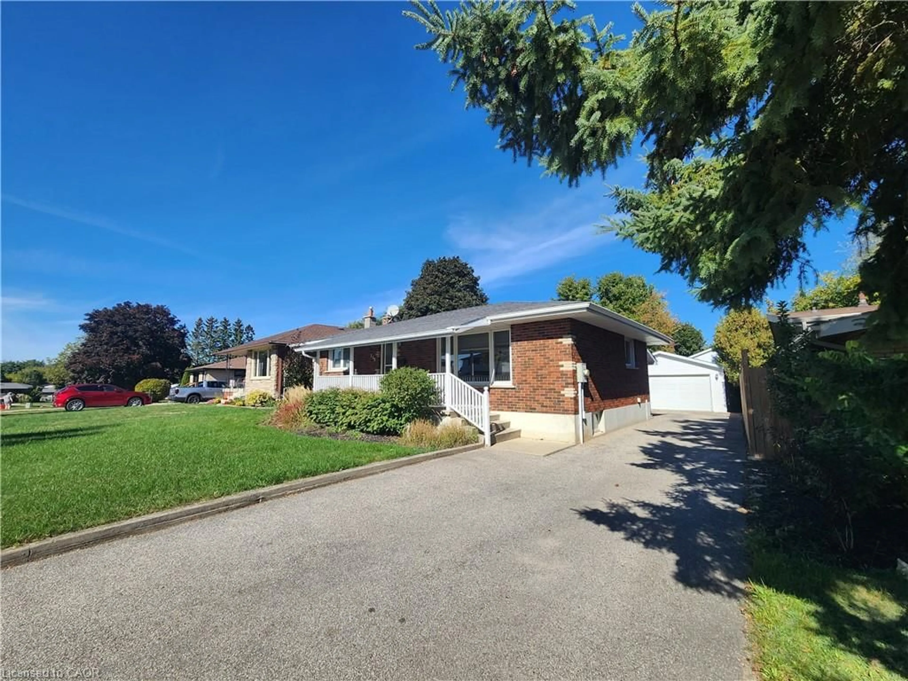 A pic from outside/outdoor area/front of a property/back of a property/a pic from drone, street for 130 Balmoral Dr, Brantford Ontario N3R 5C4