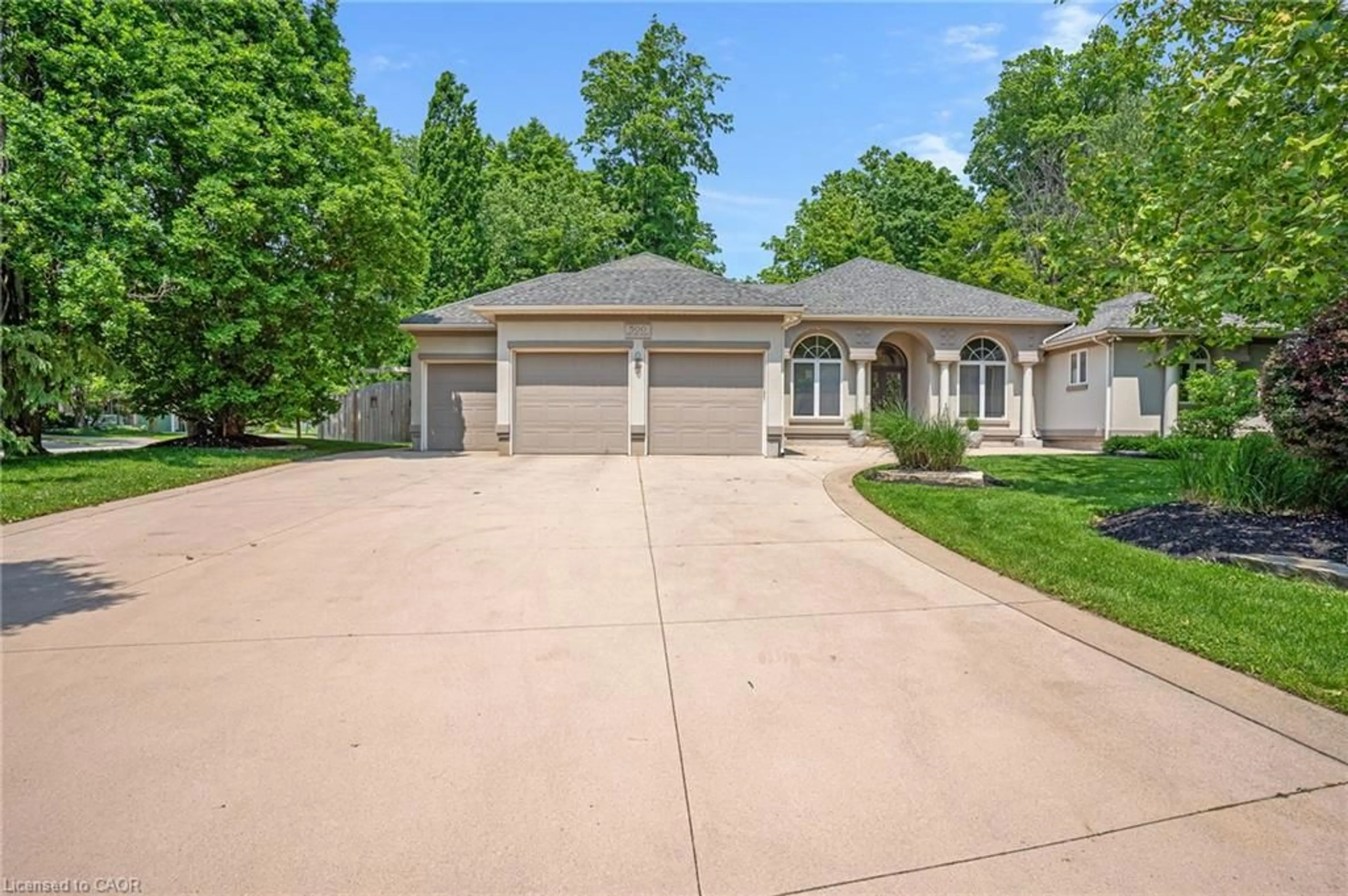 A pic from outside/outdoor area/front of a property/back of a property/a pic from drone, street for 500 Fox Cove Pl, Waterloo Ontario N2K 4A7