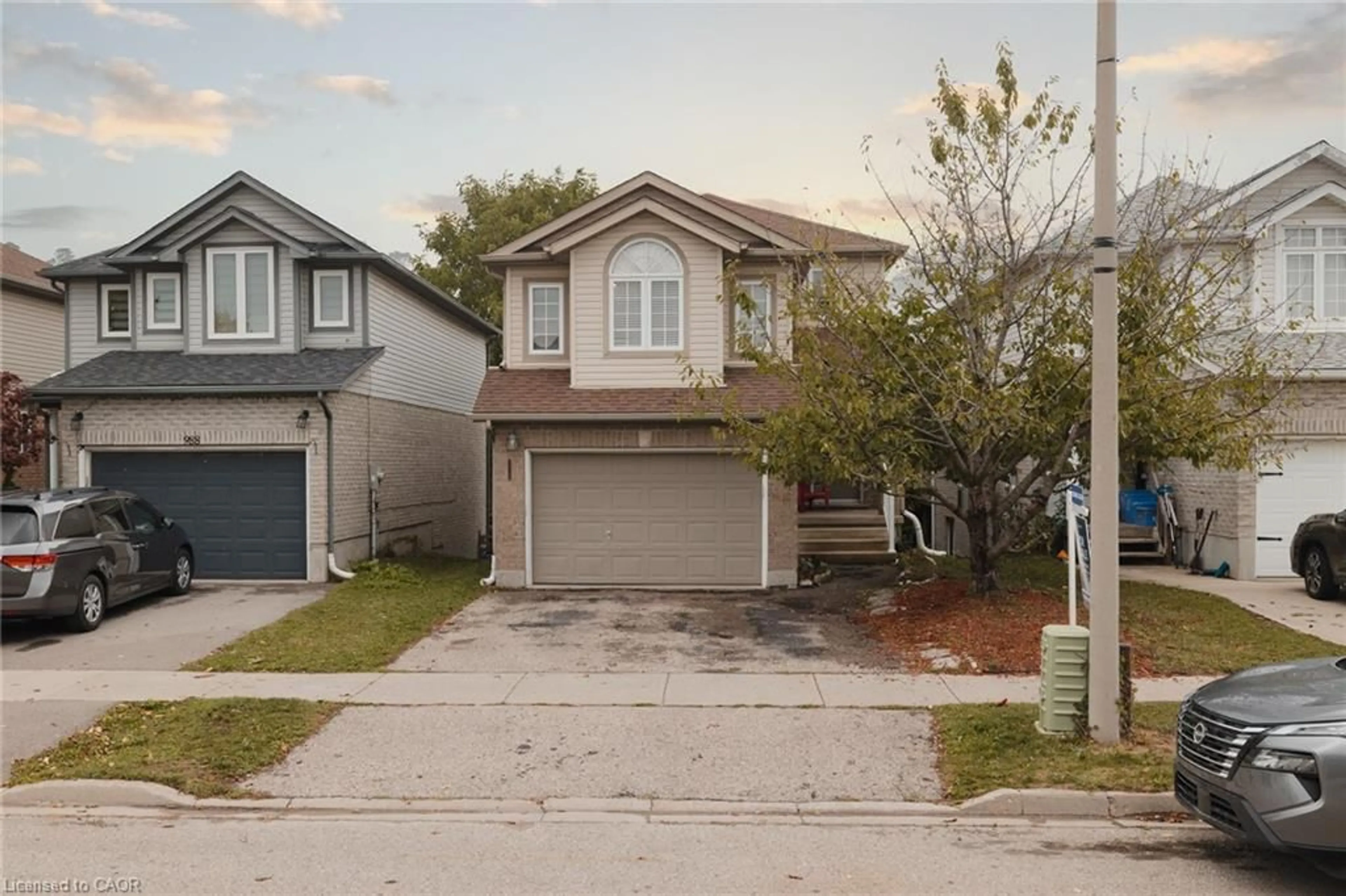 Home with vinyl exterior material, street for 992 Copper Leaf Cres, Kitchener Ontario N2E 3W3