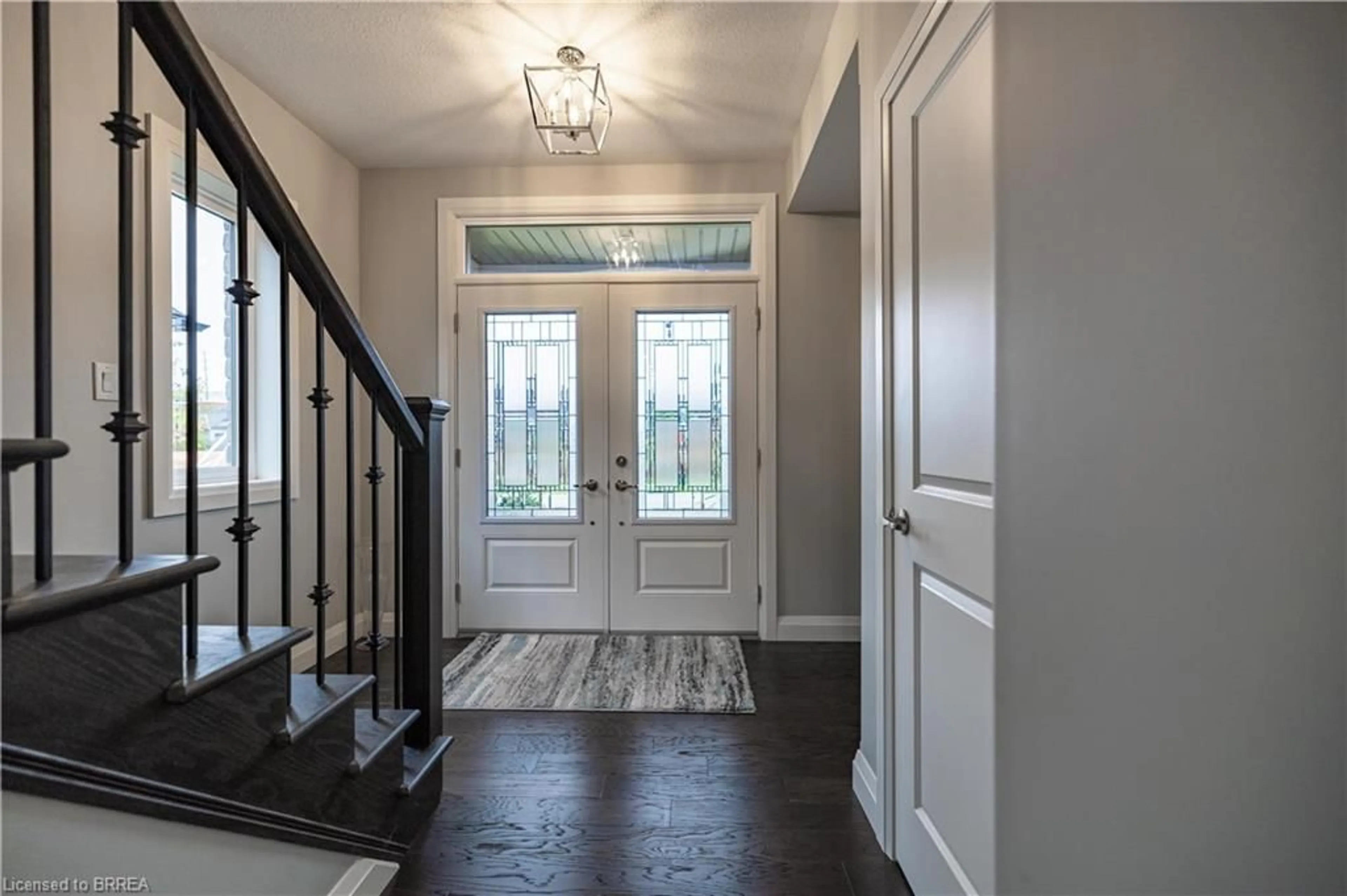 Indoor entryway for 18 Whiting Dr, Paris Ontario N3L 0H3