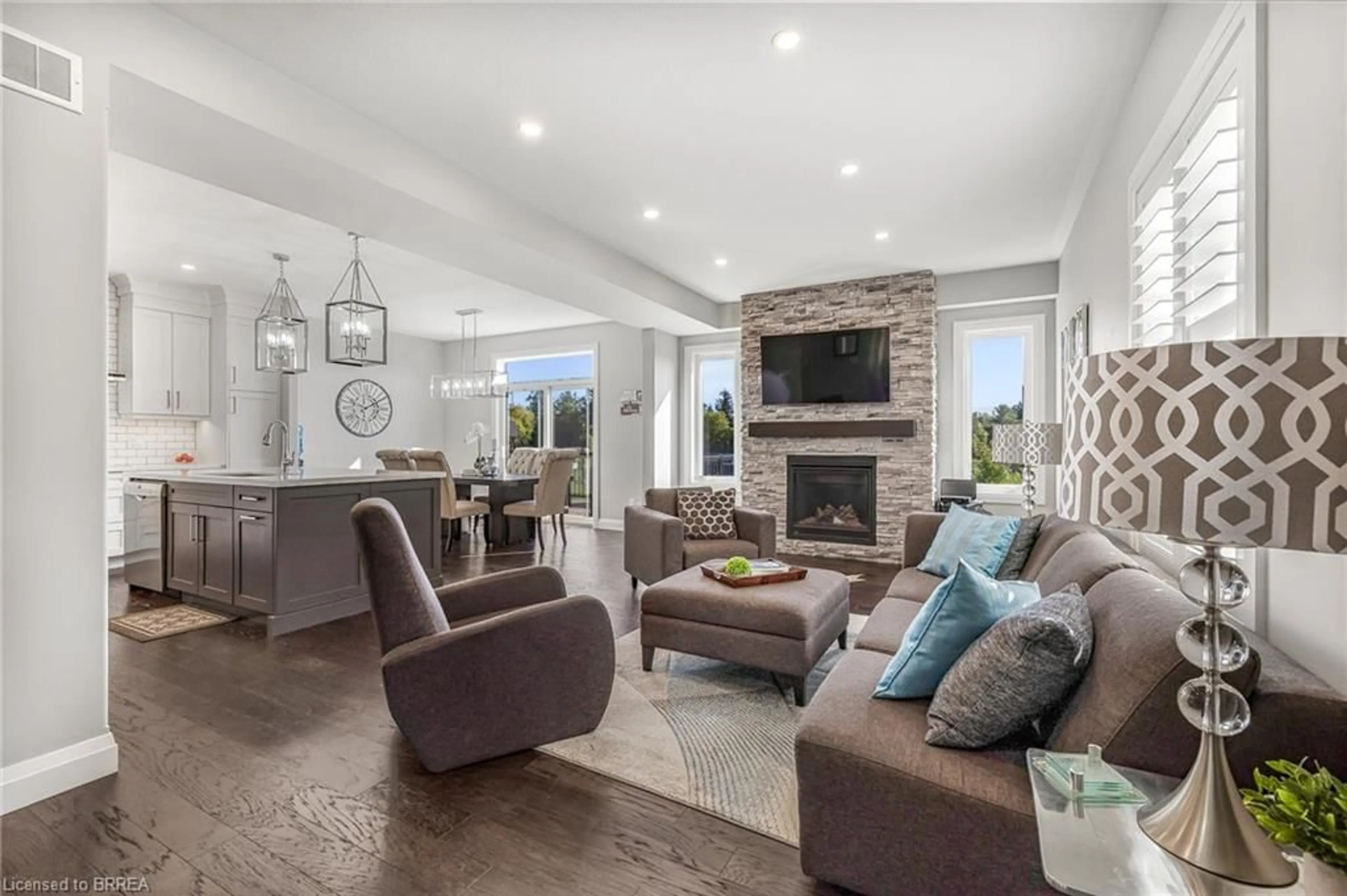 Living room with furniture, unknown for 18 Whiting Dr, Paris Ontario N3L 0H3