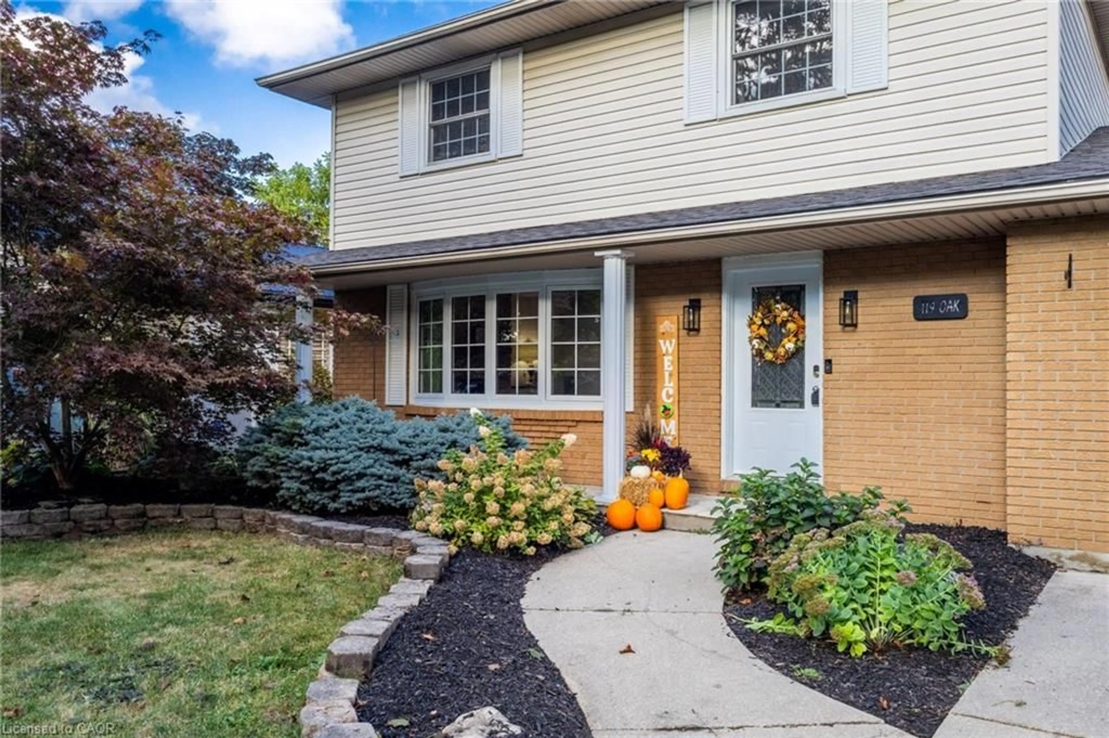 Home with vinyl exterior material, street for 119 Oak St, Simcoe Ontario N3Y 4S2