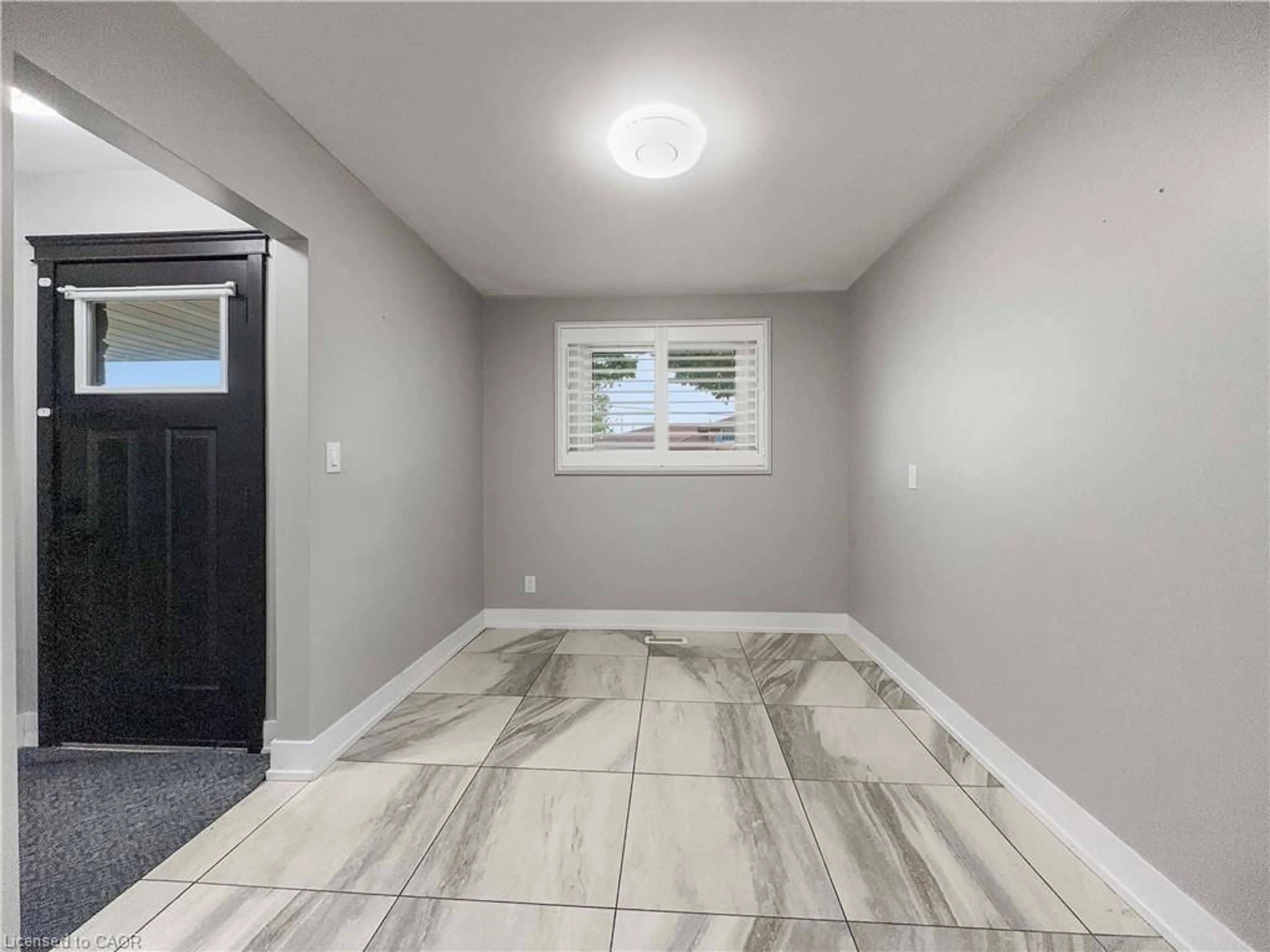 Indoor entryway for 14 Anson Ave, Hamilton Ontario L8T 2X3