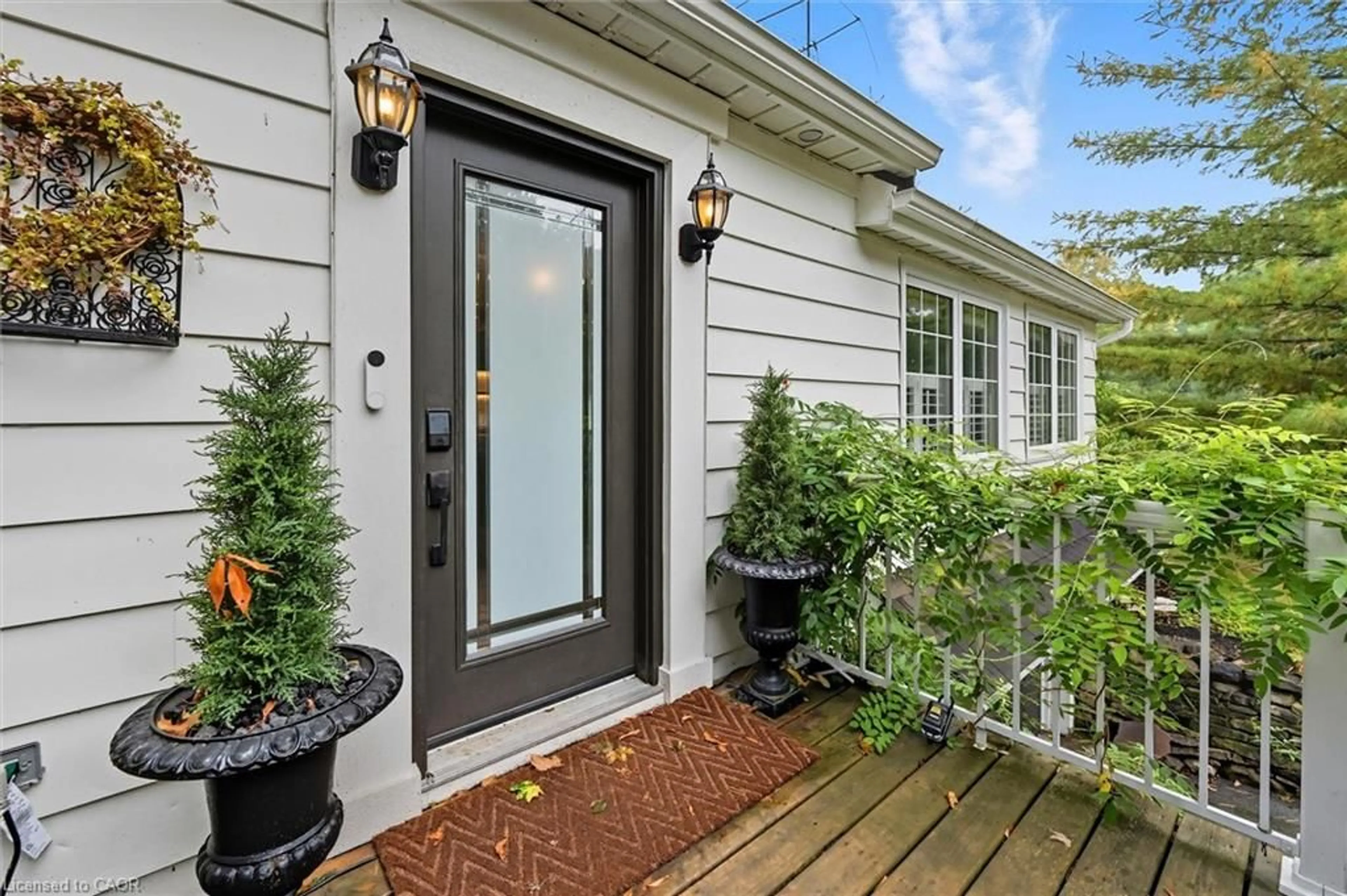 Indoor entryway for 2150 Kilbride St, Burlington Ontario L7P 0J3