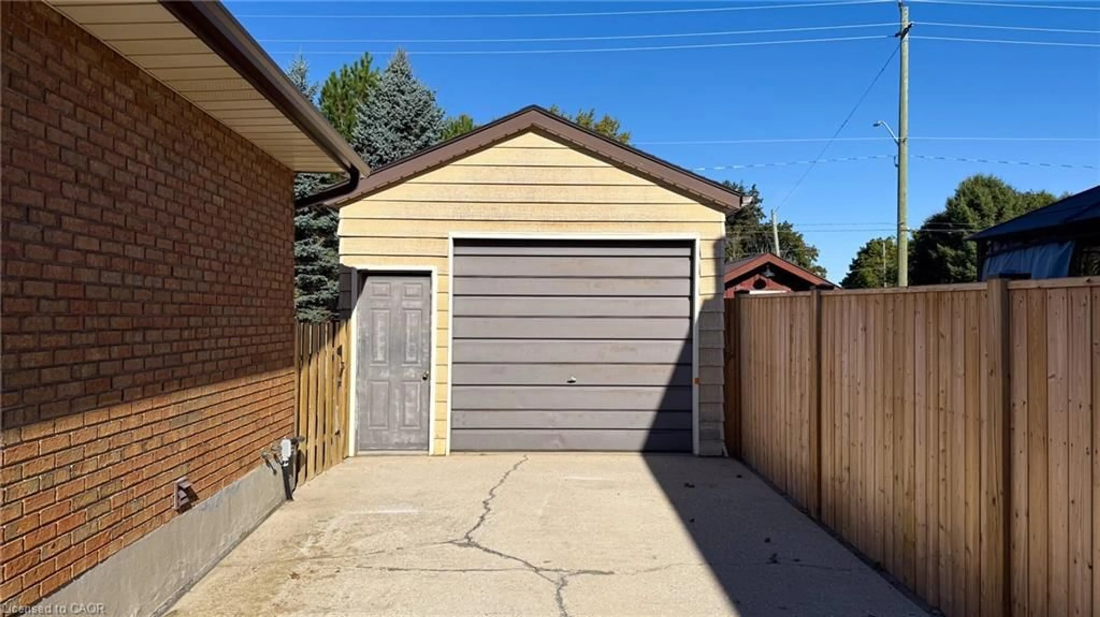 Indoor garage for 9 Kennedy Rd, Simcoe Ontario N3Y 5B5