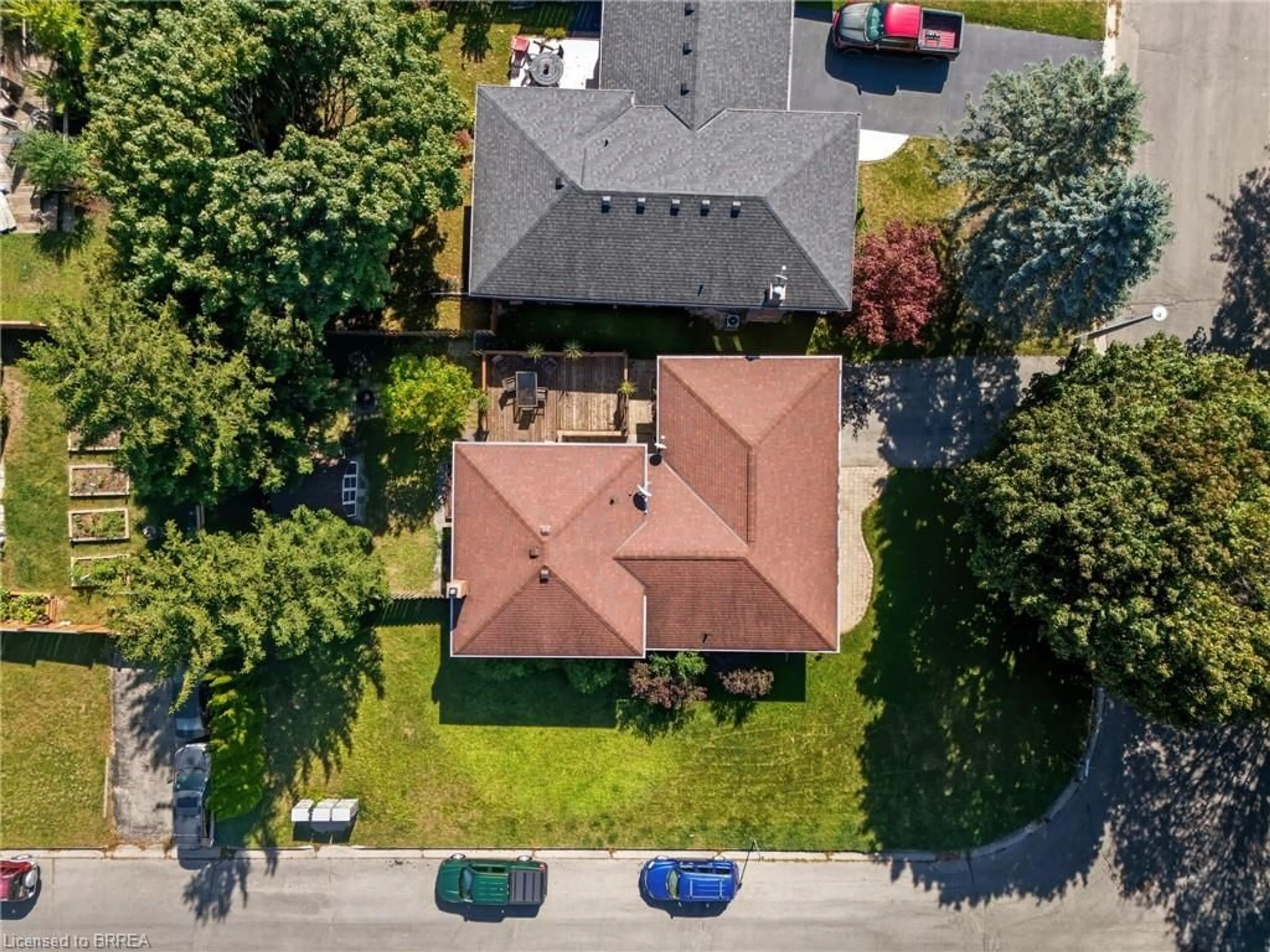 A pic from outside/outdoor area/front of a property/back of a property/a pic from drone, street for 39 Carriage Rd, Simcoe Ontario N3Y 4Y3