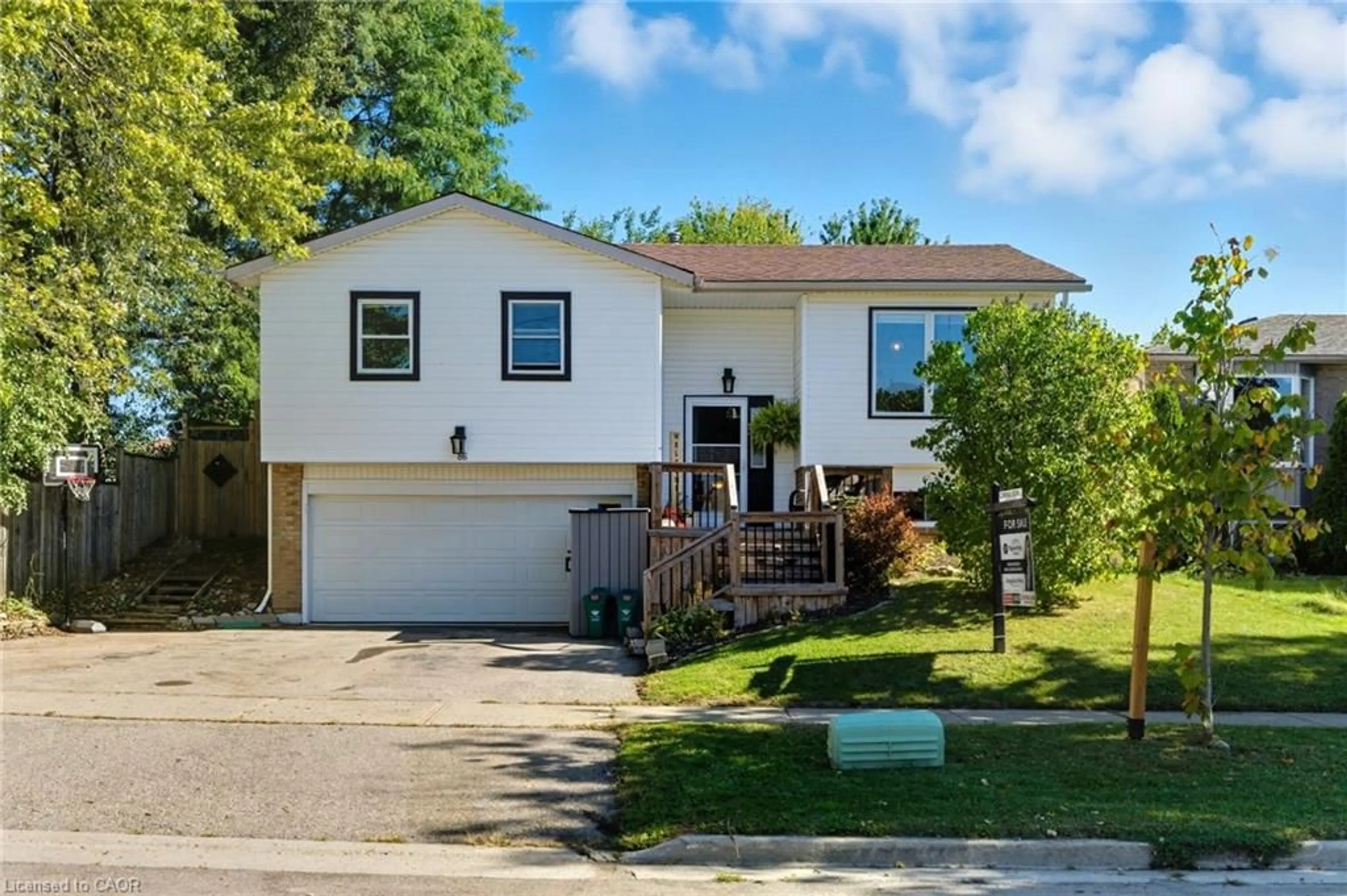 Home with vinyl exterior material, street for 86 Sugar Maple St, Kitchener Ontario N2N 1X7