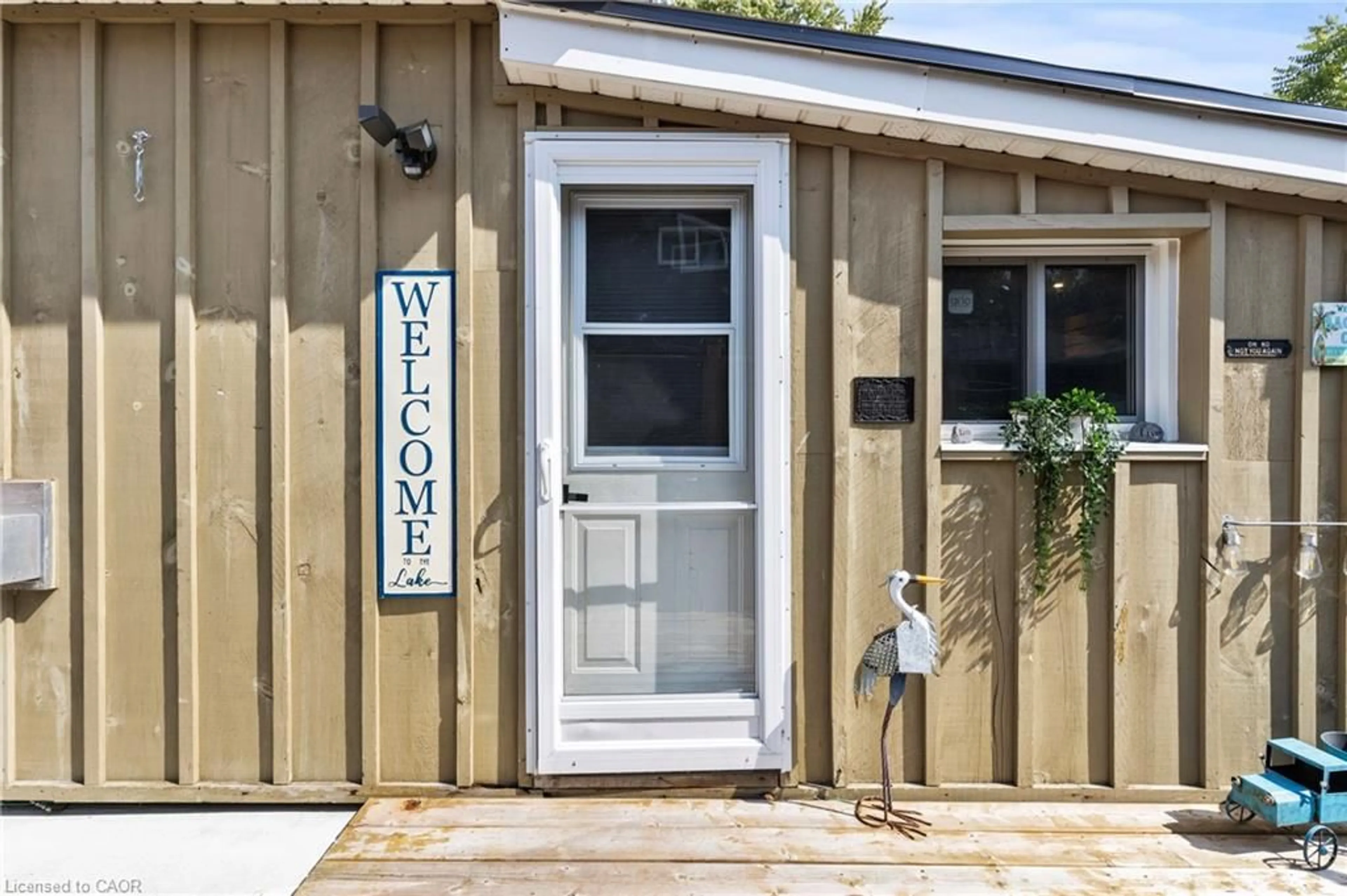 Indoor entryway for 34 Pansy Ave, Port Dover Ontario N0A 1W7