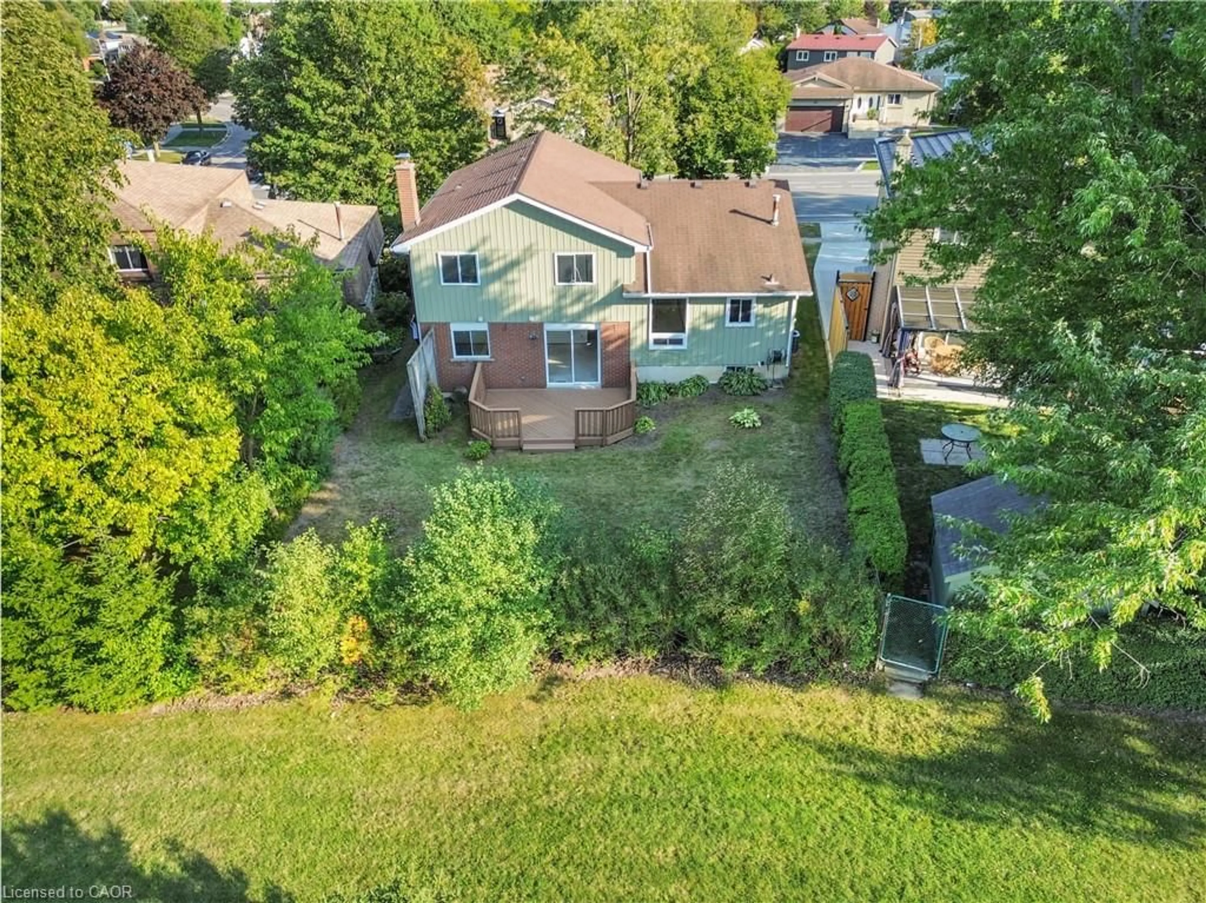 A pic from outside/outdoor area/front of a property/back of a property/a pic from drone, street for 315 Westheights Dr, Kitchener Ontario N2N 1K4