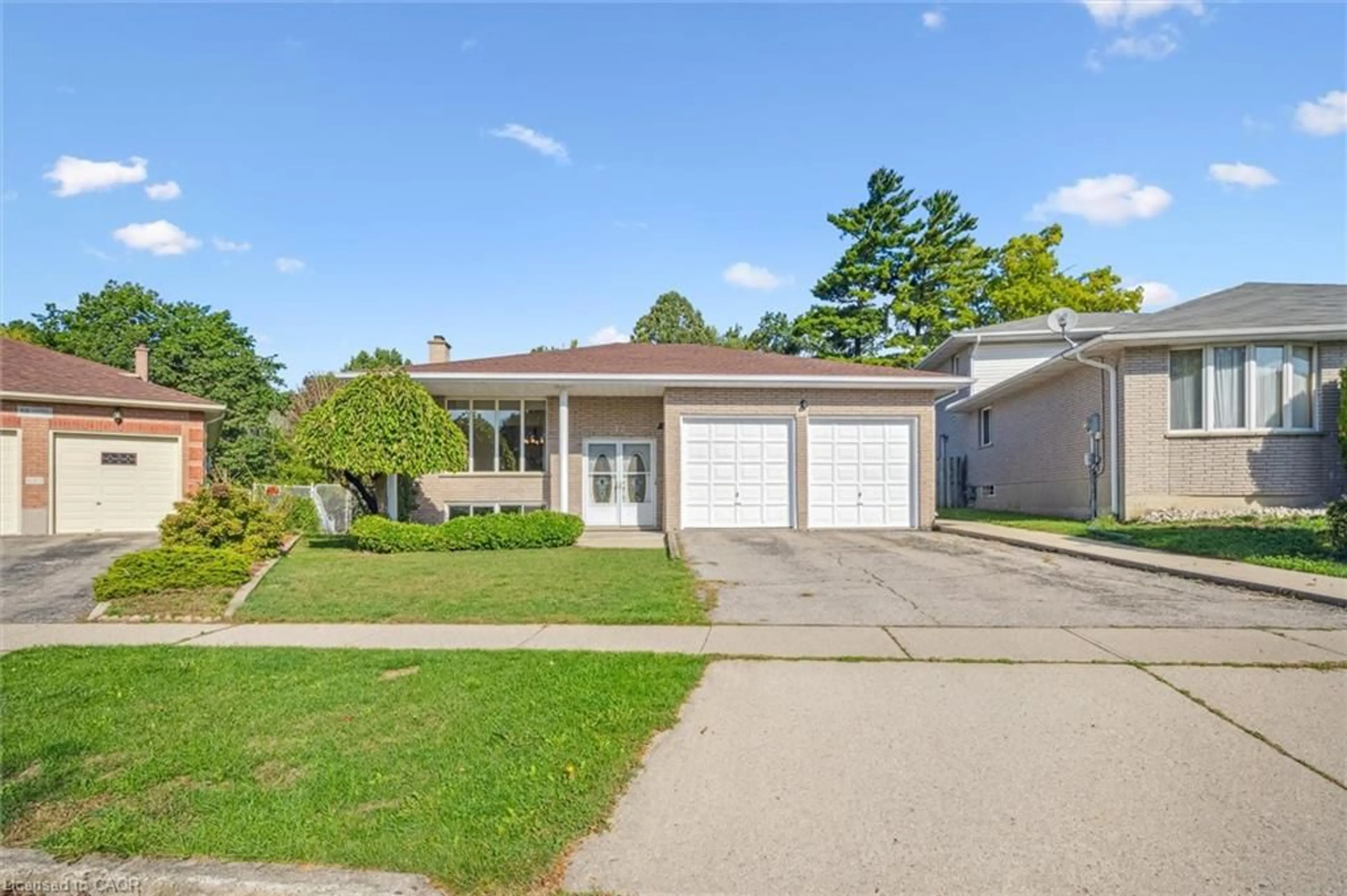 Unknown for 42 Azores Cres, Cambridge Ontario N1R 7Z4