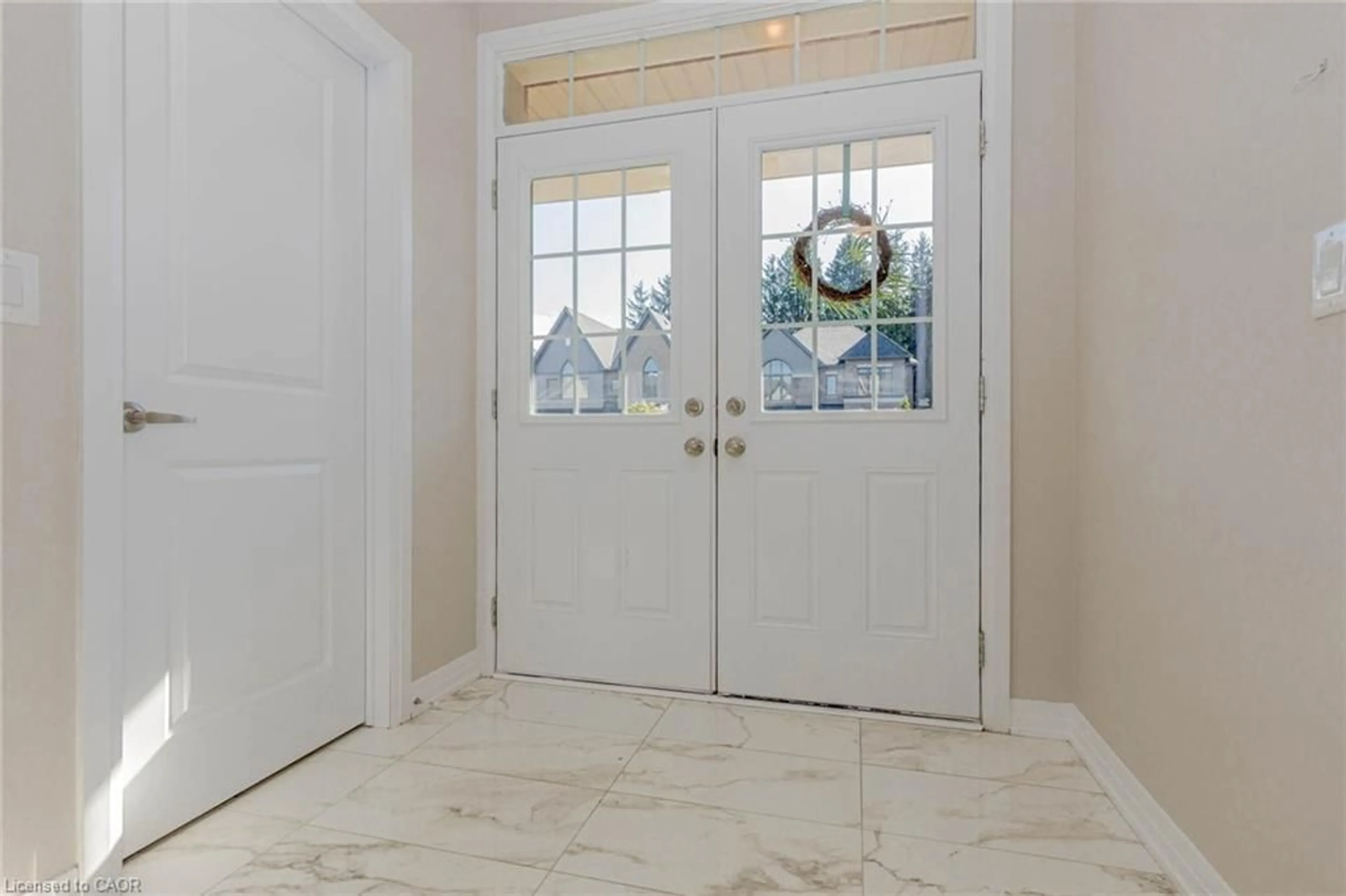 Indoor entryway for 164 Dingman St, Arthur Ontario N0G 1A0