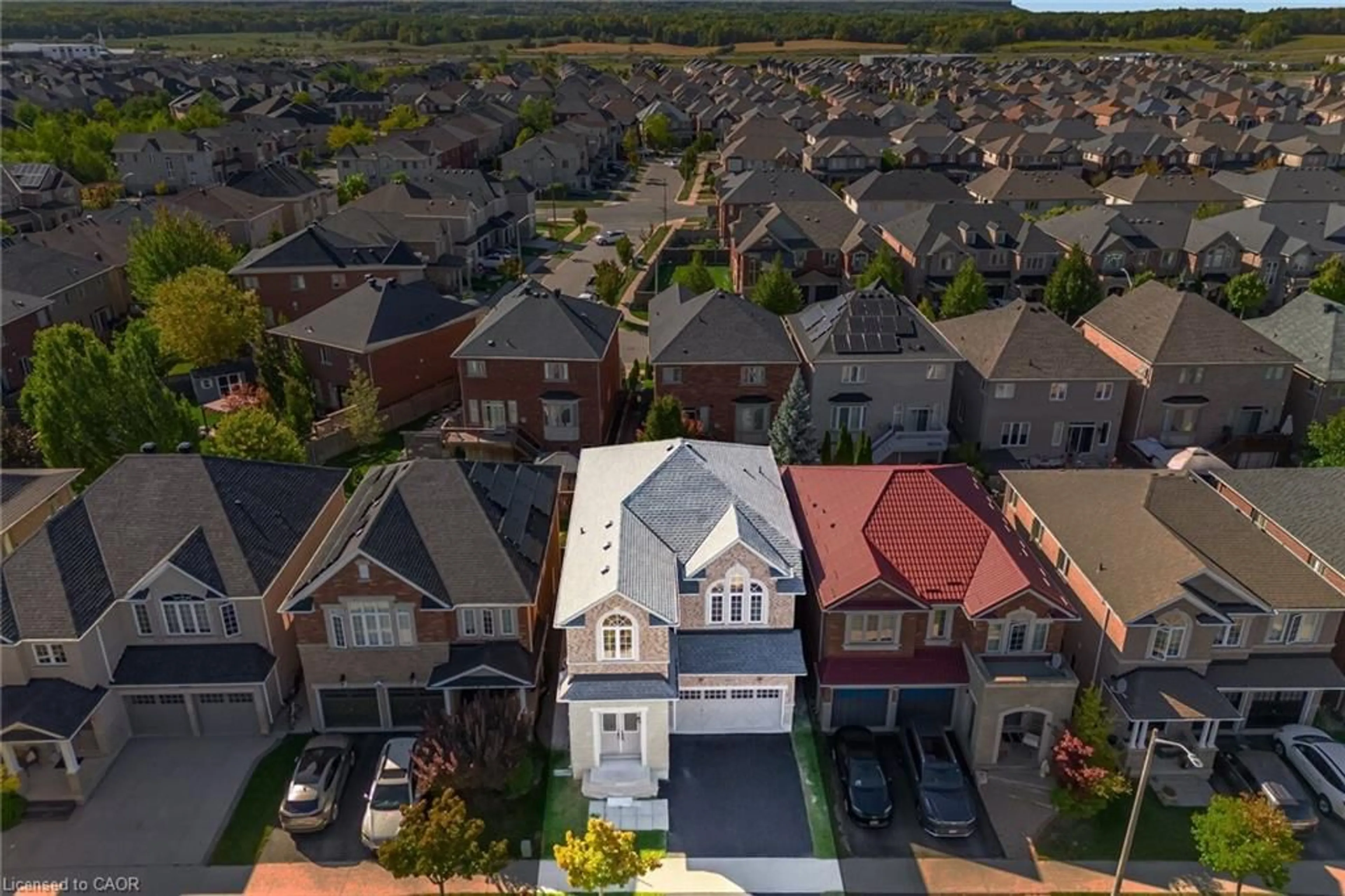 A pic from outside/outdoor area/front of a property/back of a property/a pic from drone, street for 4623 Simmons Rd, Burlington Ontario L7M 0J3