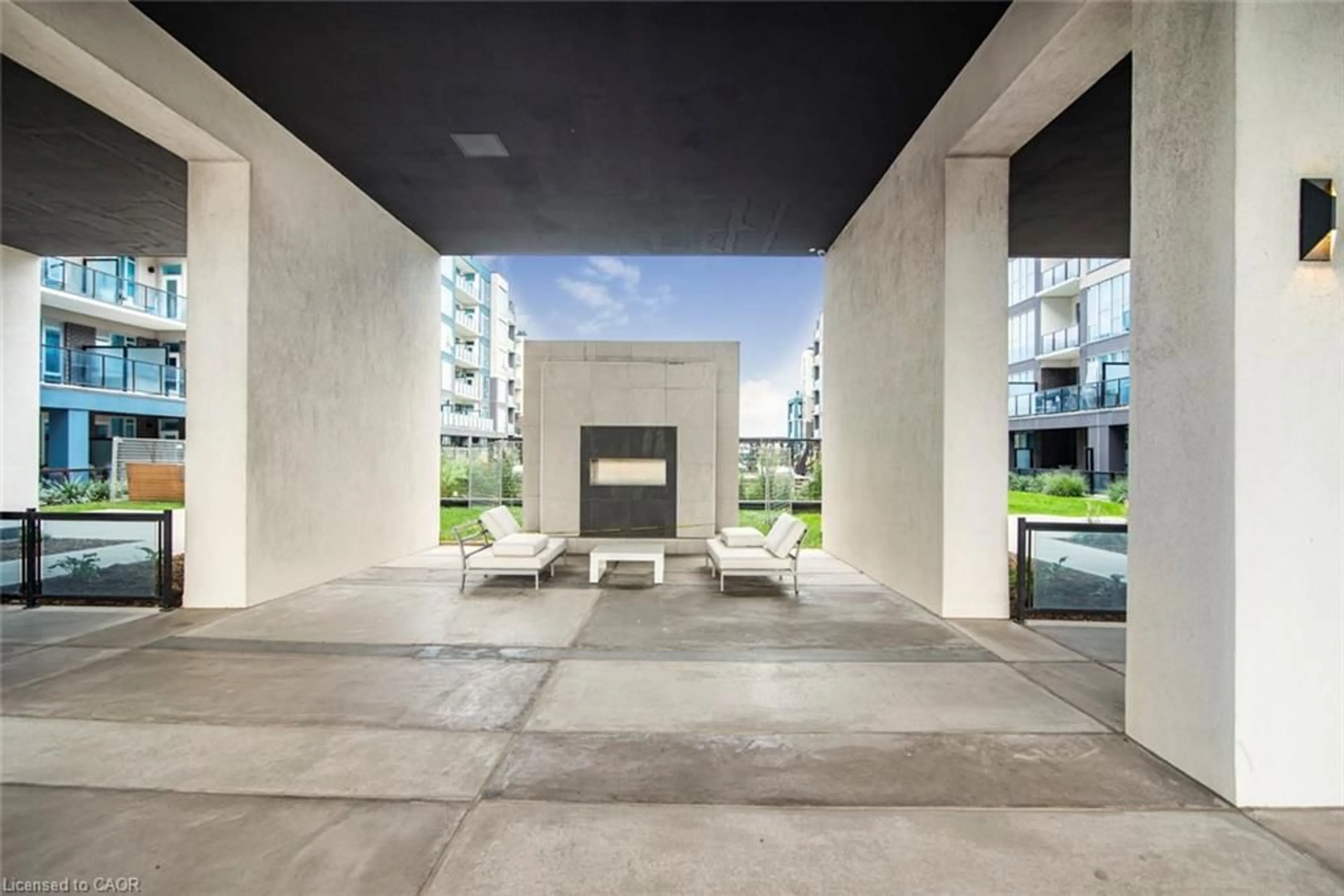 Patio, unknown for 16 Concord Pl #120, Grimsby Ontario L3M 0J1