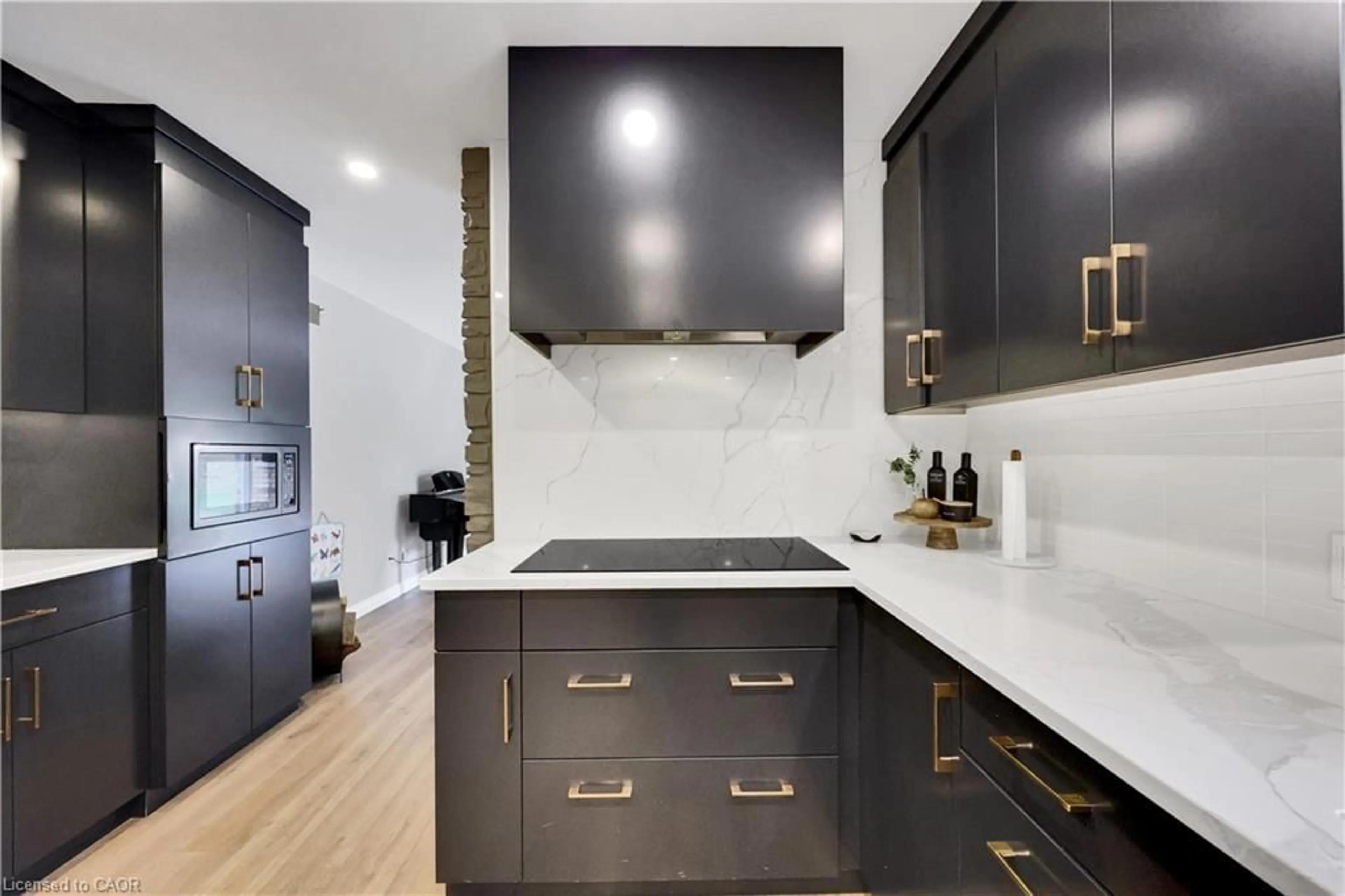 Contemporary kitchen, ceramic/tile floor for 15 Highway 19, Norfolk County Ontario N4G 4G9