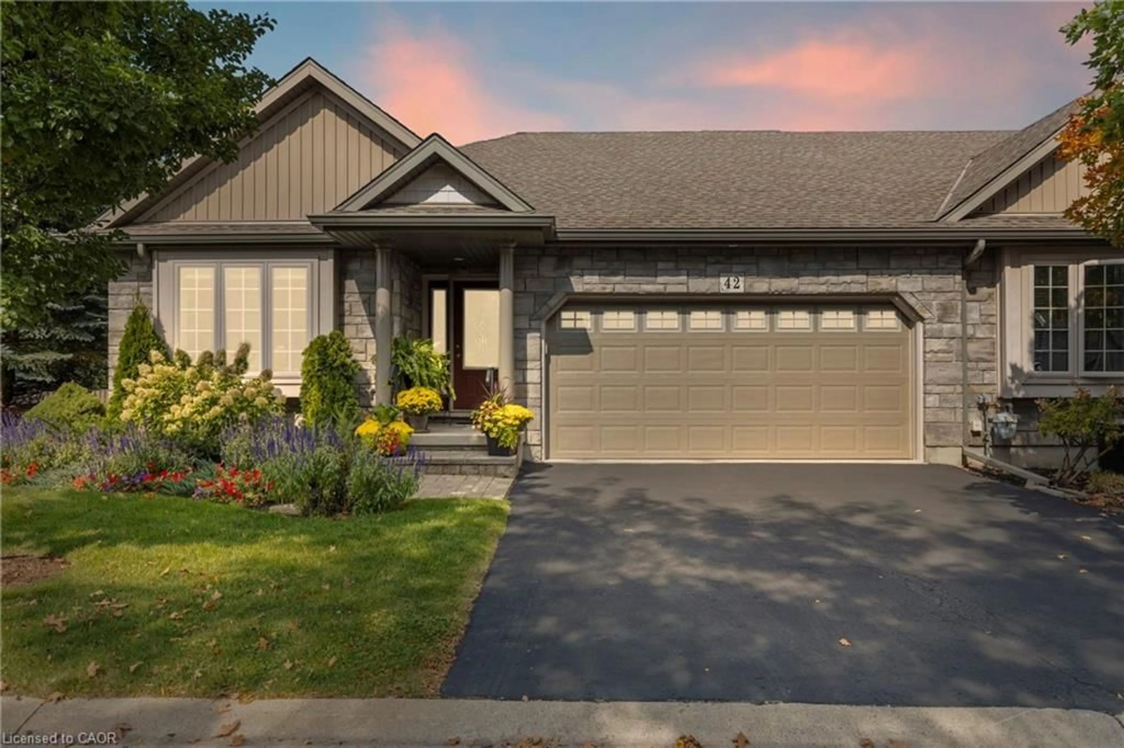 Home with vinyl exterior material, street for 42 Rose Glen Cres, Niagara-on-the-Lake Ontario L0S 1J0