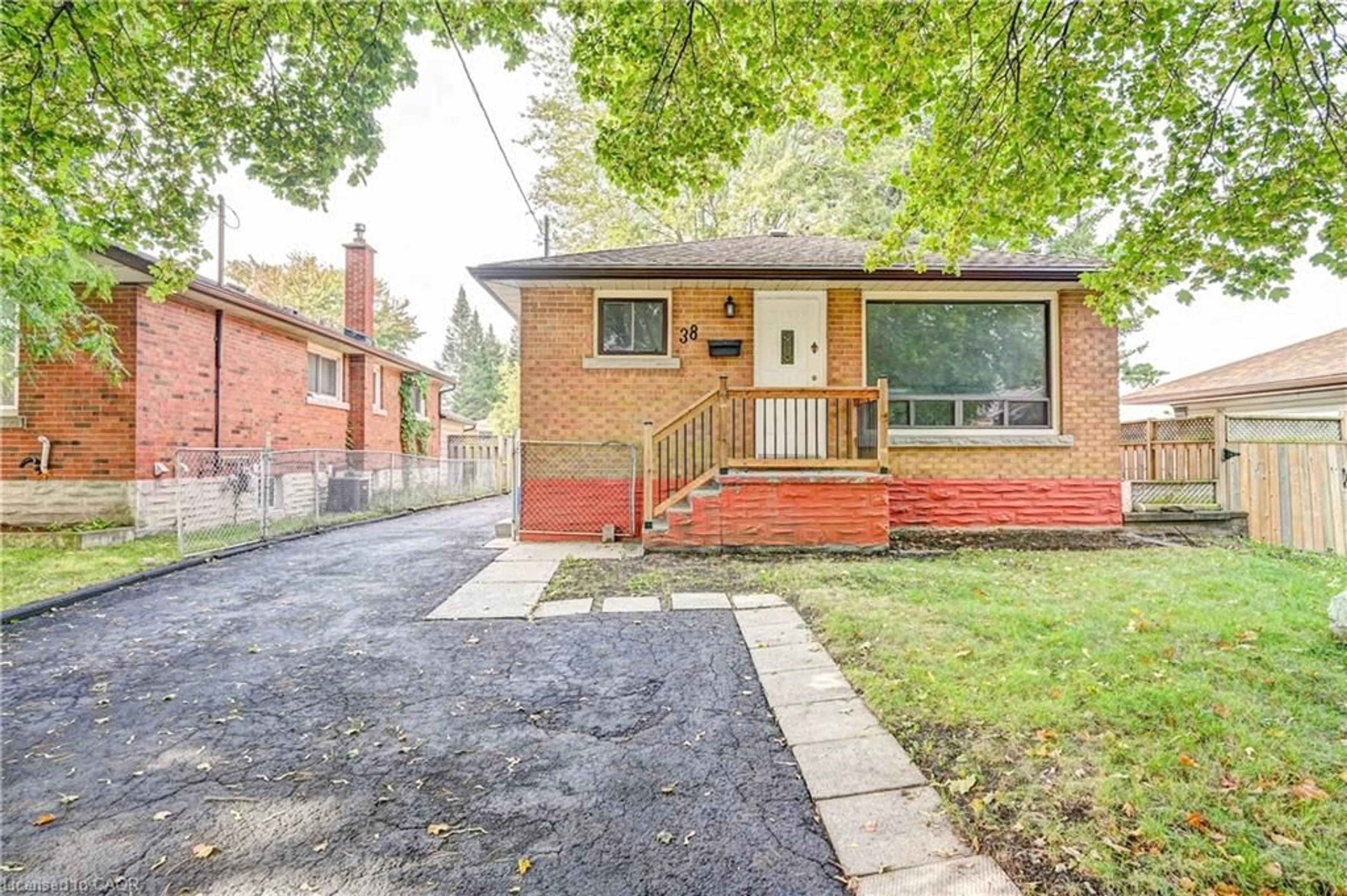 Home with brick exterior material, street for 38 Broadview Ave, Cambridge Ontario N1R 3V7