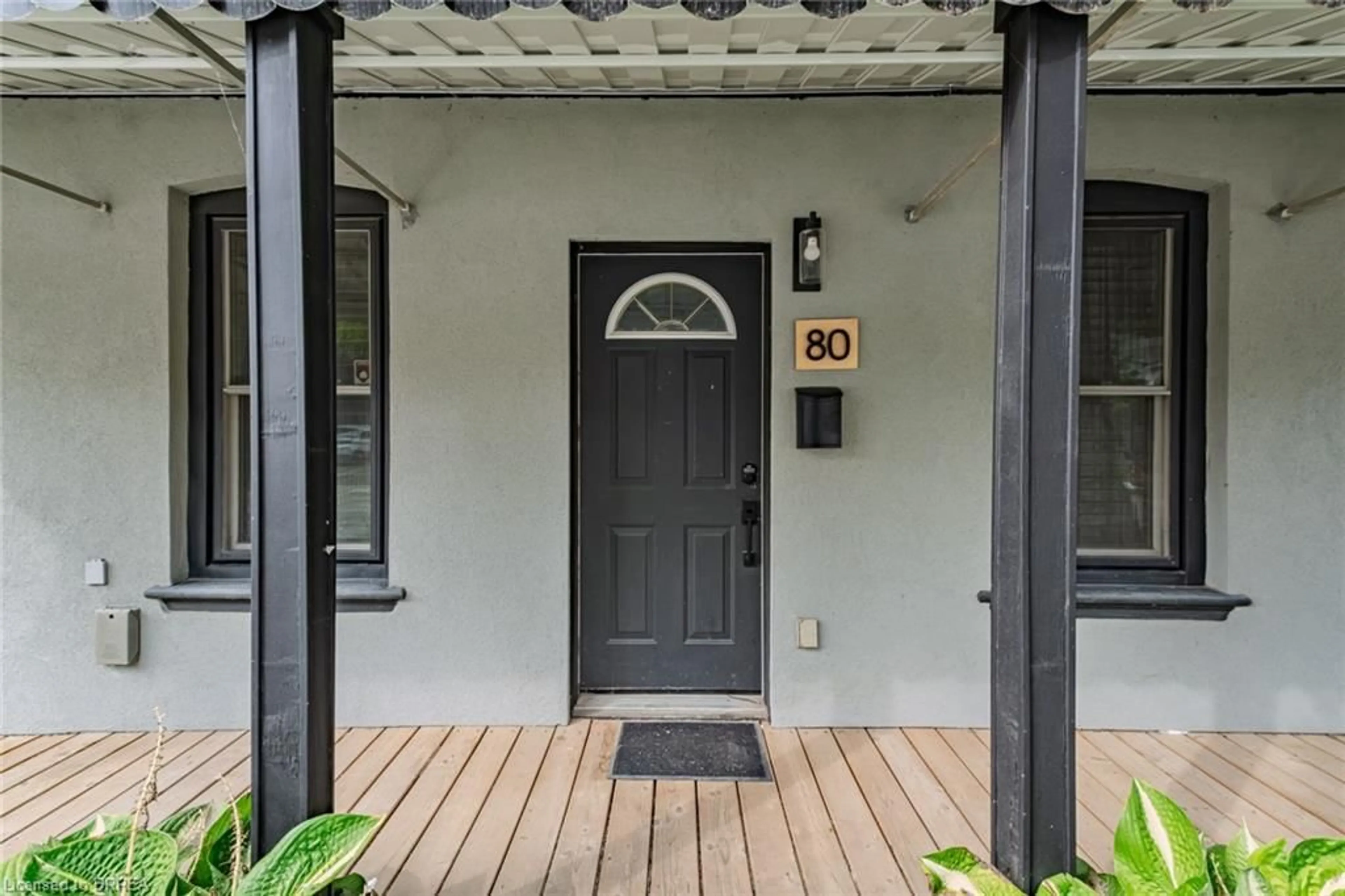 Indoor entryway for 80 West River St, Paris Ontario N3L 2V1