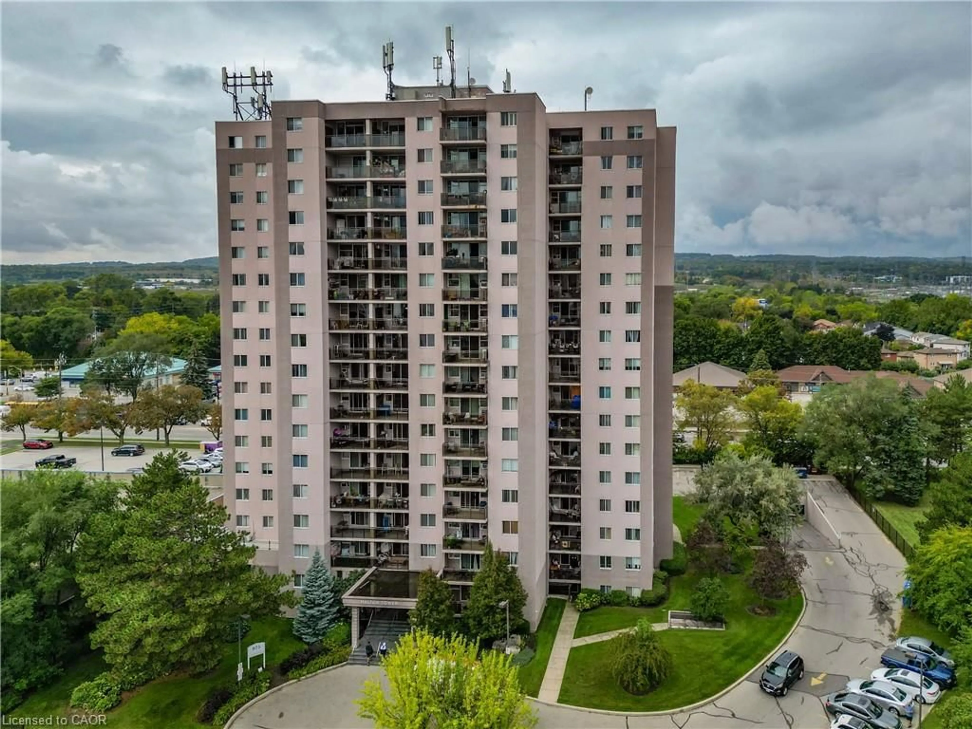 A pic from outside/outdoor area/front of a property/back of a property/a pic from drone, city buildings view from balcony for 975 Warwick Crt #508, Burlington Ontario L7T 3Z7