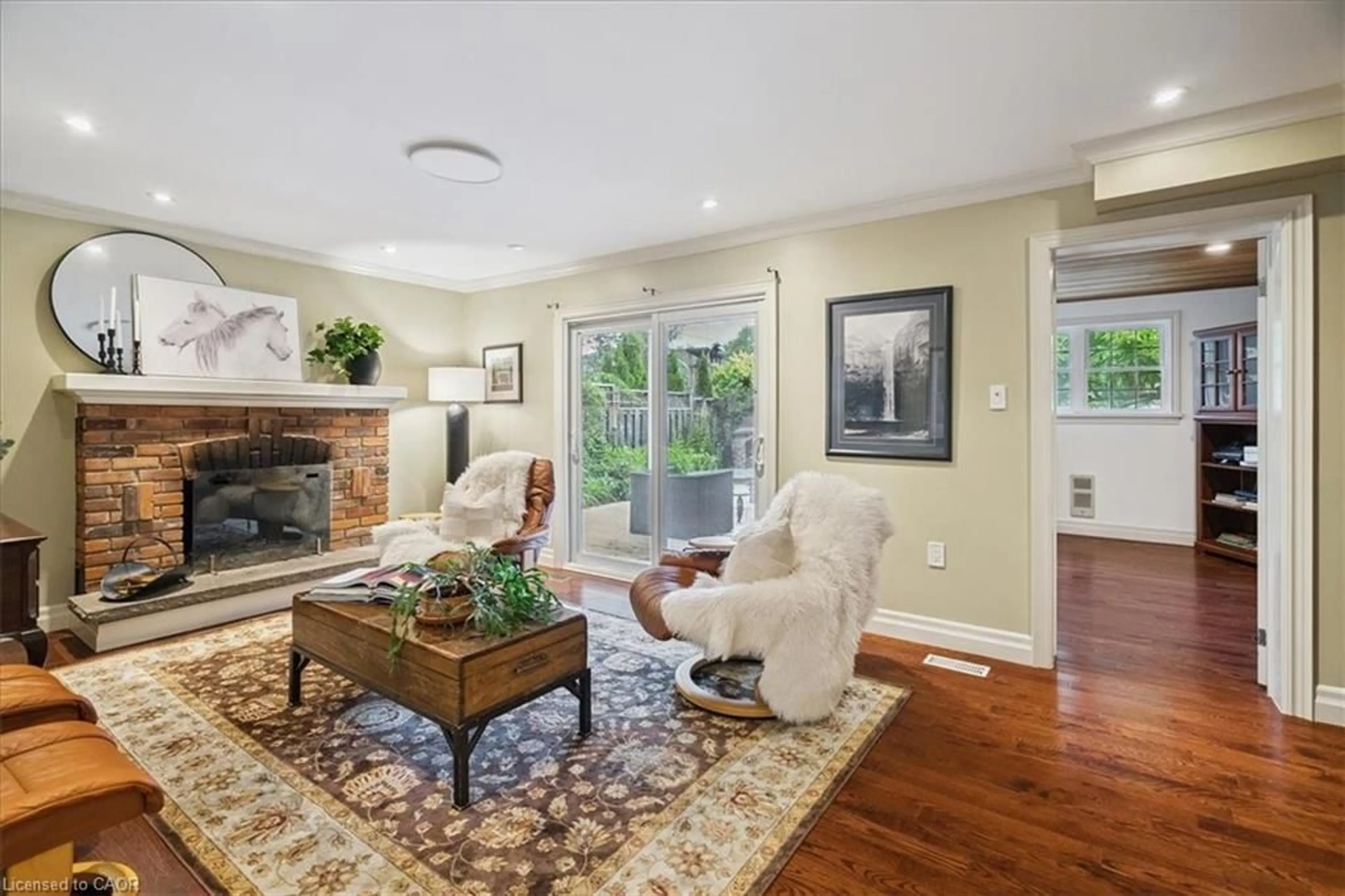 Living room with furniture, unknown for 493 Donegal Dr, Burlington Ontario L7L 2M6