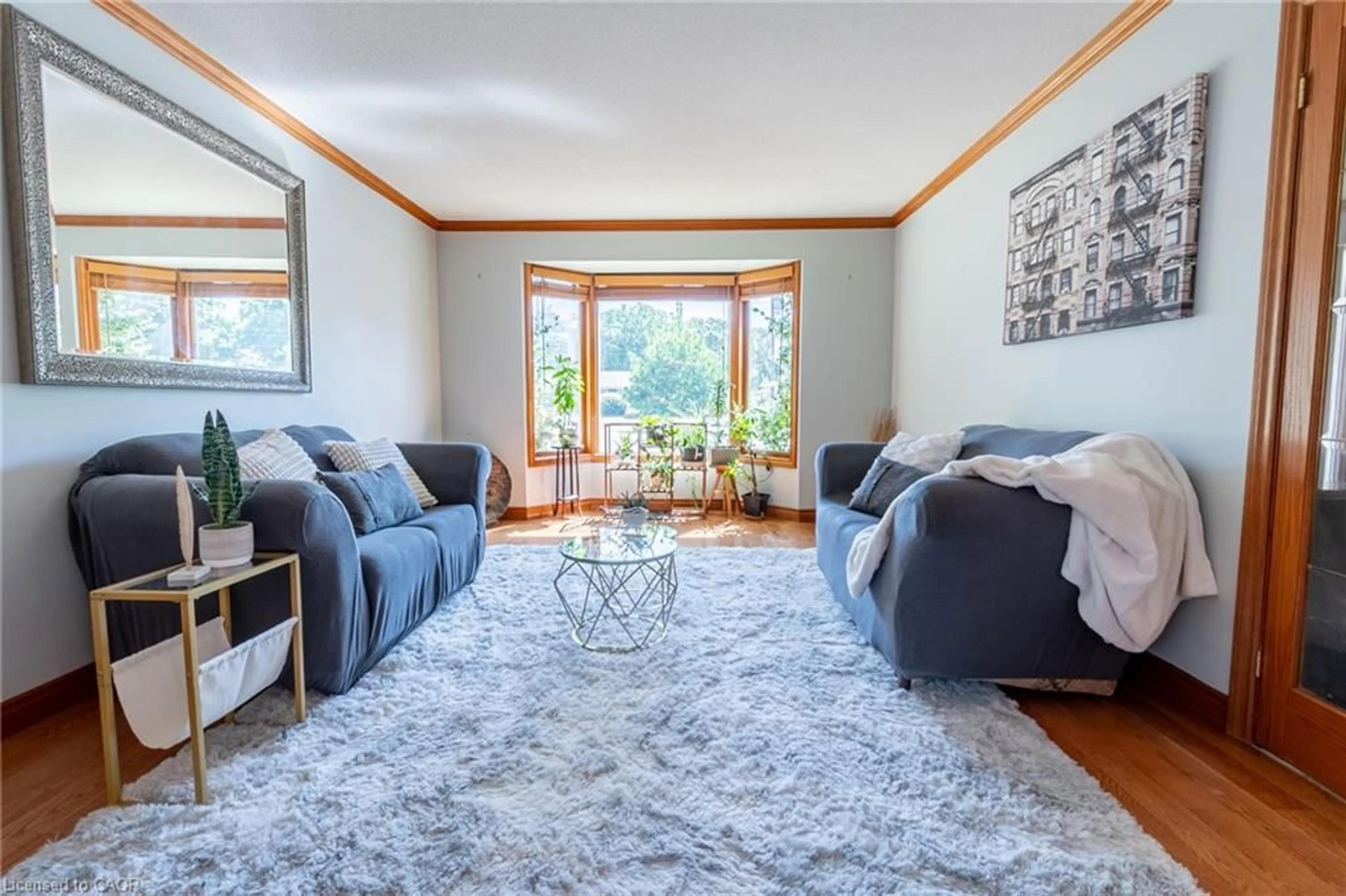 Living room with furniture, carpet floor for 231 West Side Rd, Port Colborne Ontario L3K 5L1