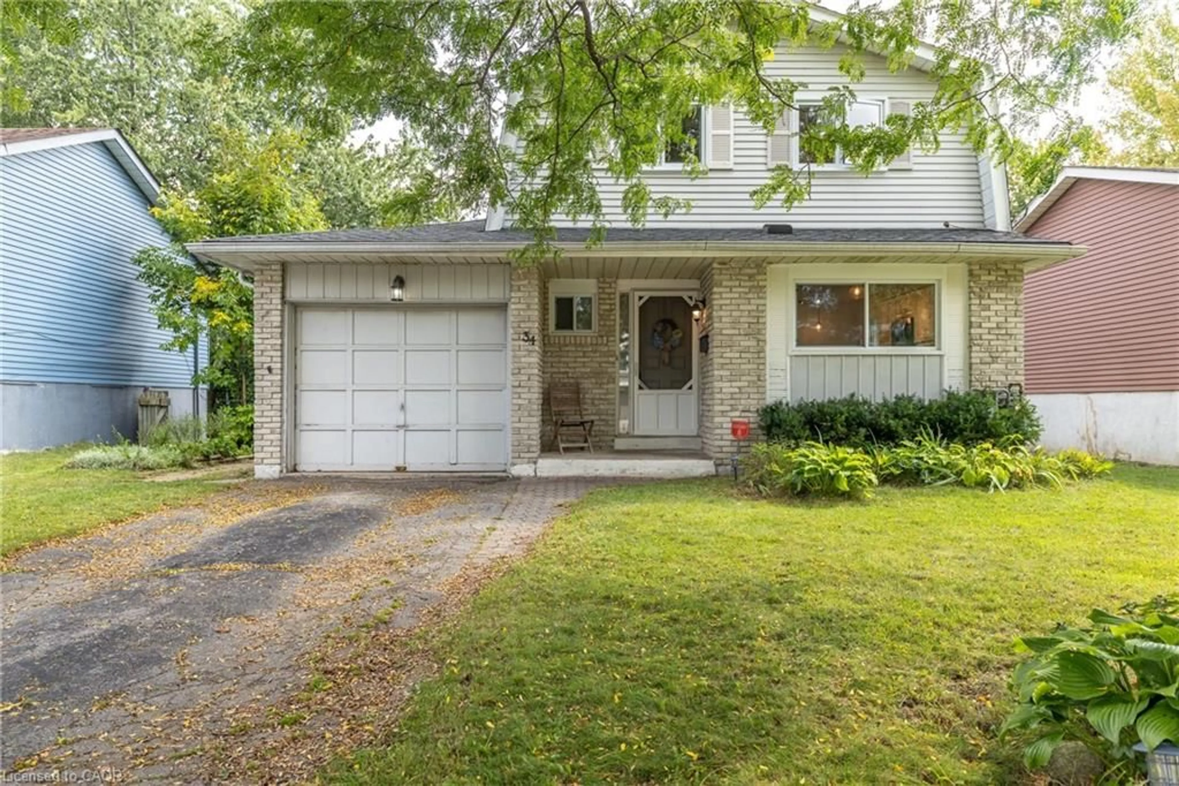 Home with vinyl exterior material, street for 34 Woodridge Dr, Guelph Ontario N1H 7E2