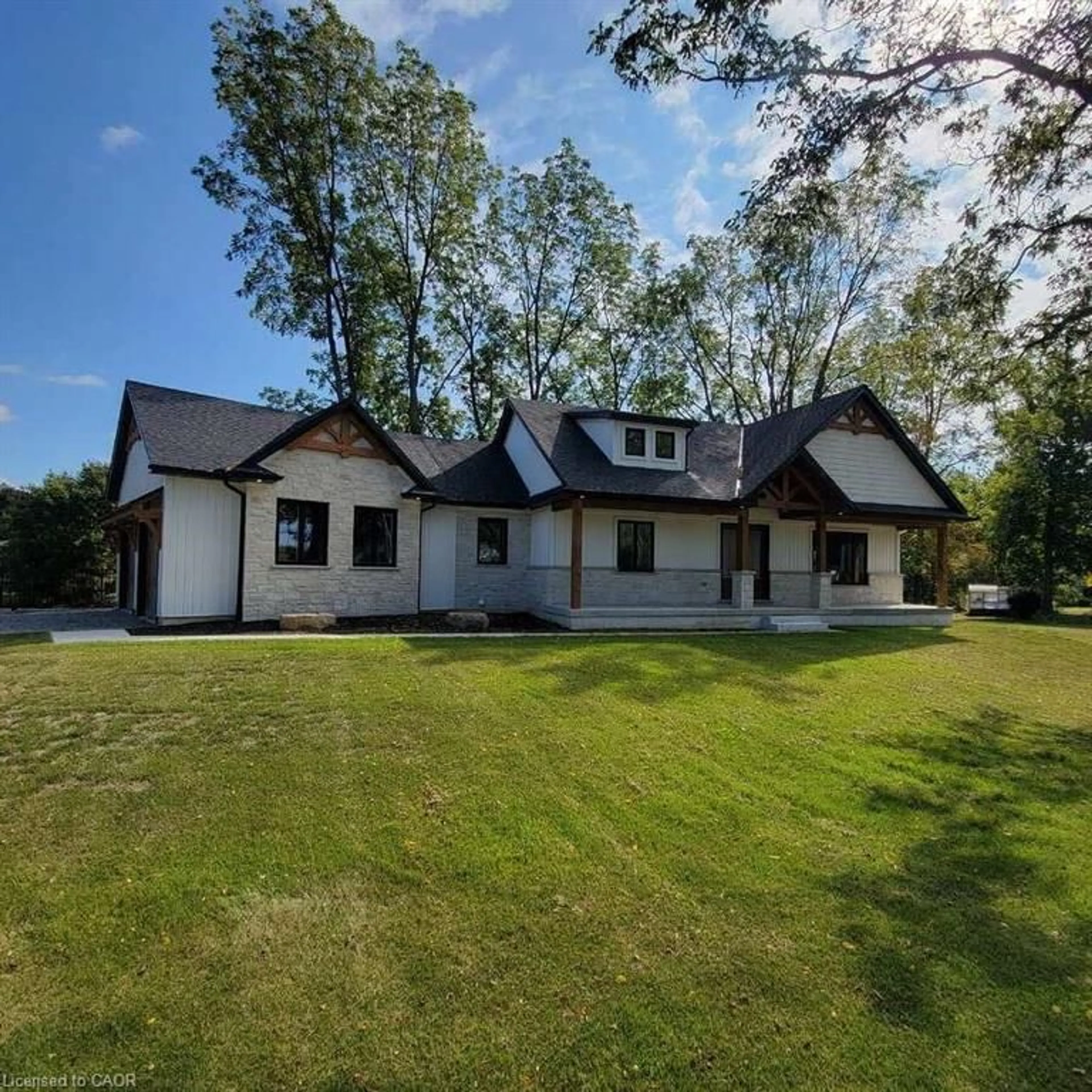 A pic from outside/outdoor area/front of a property/back of a property/a pic from drone, building for 66 Talbot St, Courtland Ontario N0J 1E0