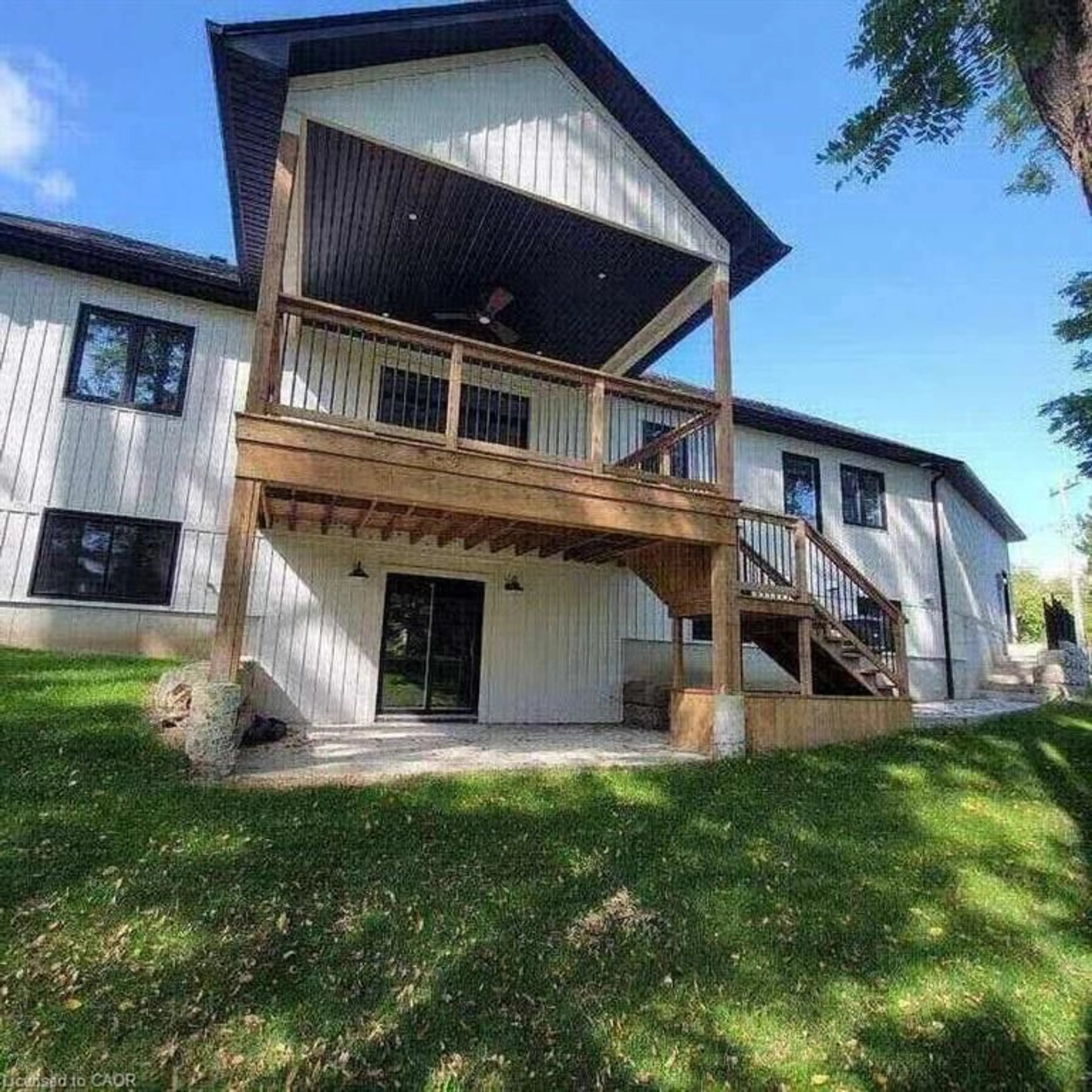 Home with vinyl exterior material, unknown for 66 Talbot St, Courtland Ontario N0J 1E0