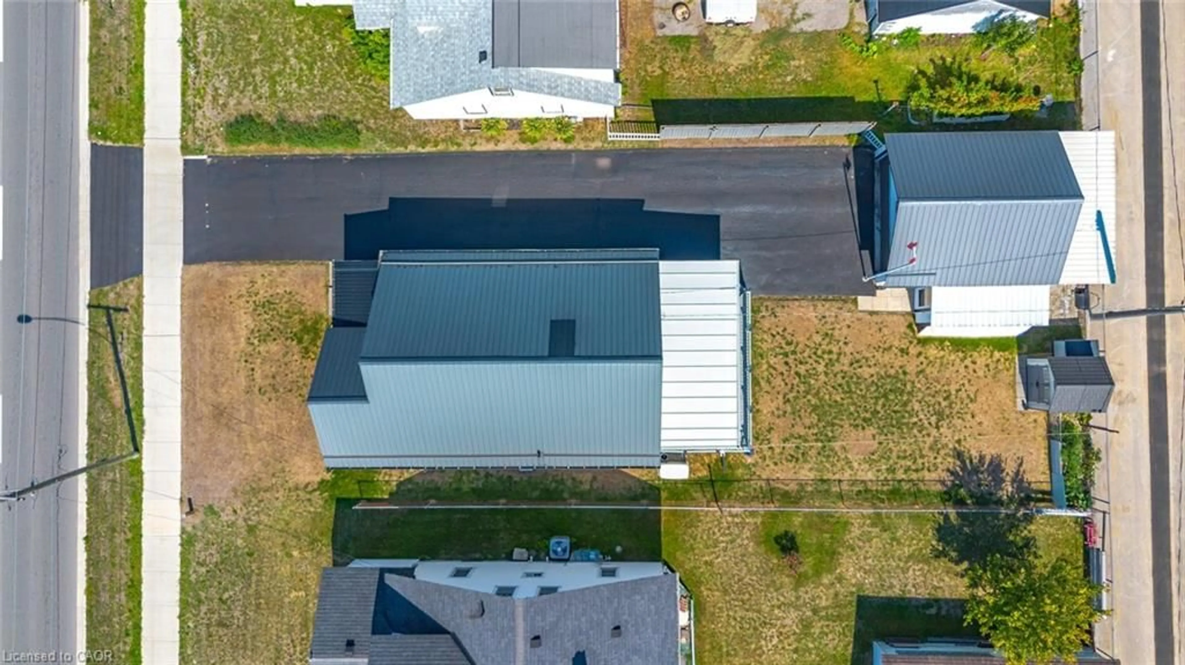A pic from outside/outdoor area/front of a property/back of a property/a pic from drone, street for 357 James St, Delhi Ontario N4B 2B6