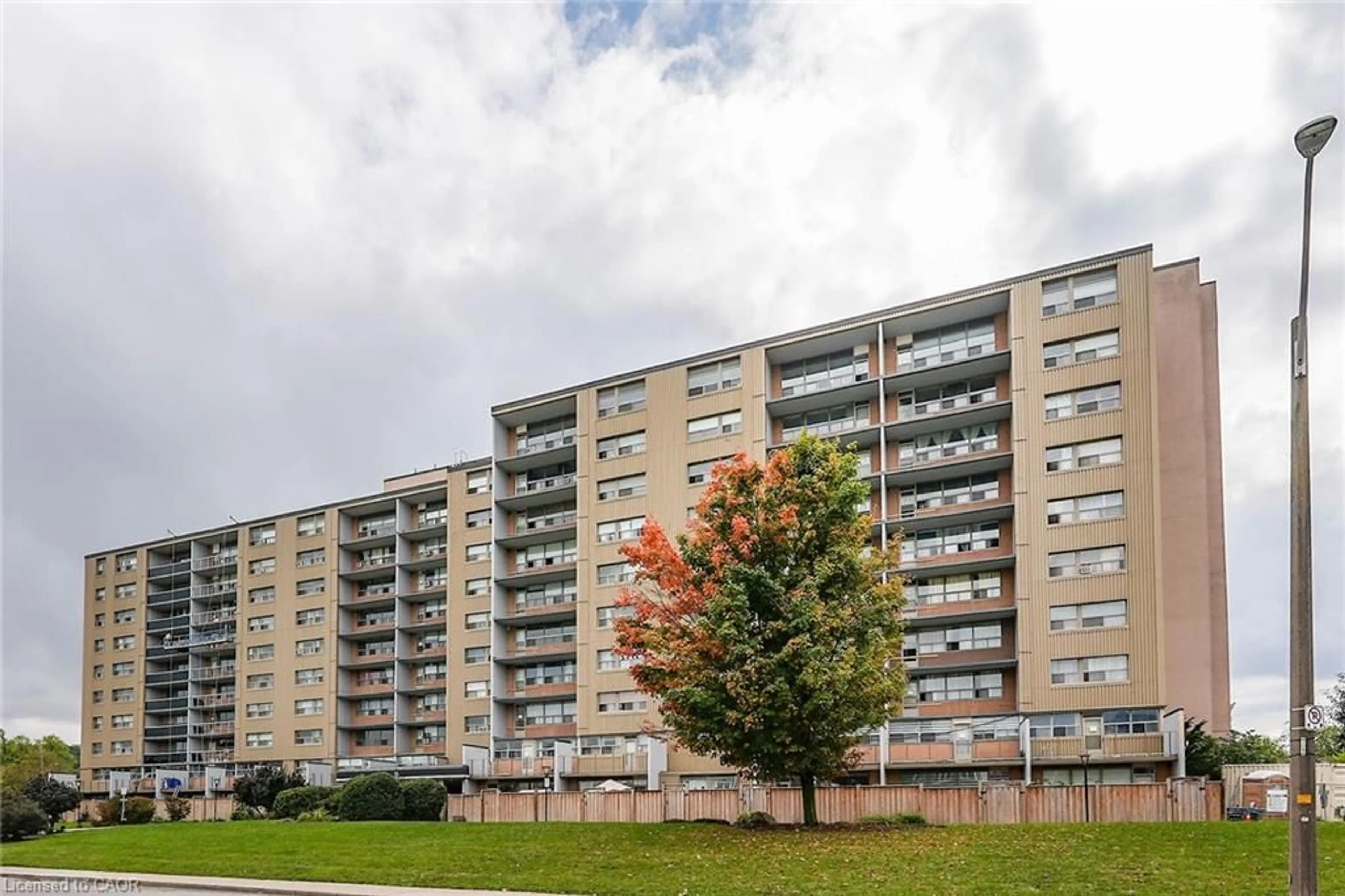 Patio, building for 15 Albright Rd #605, Hamilton Ontario L8K 5J2