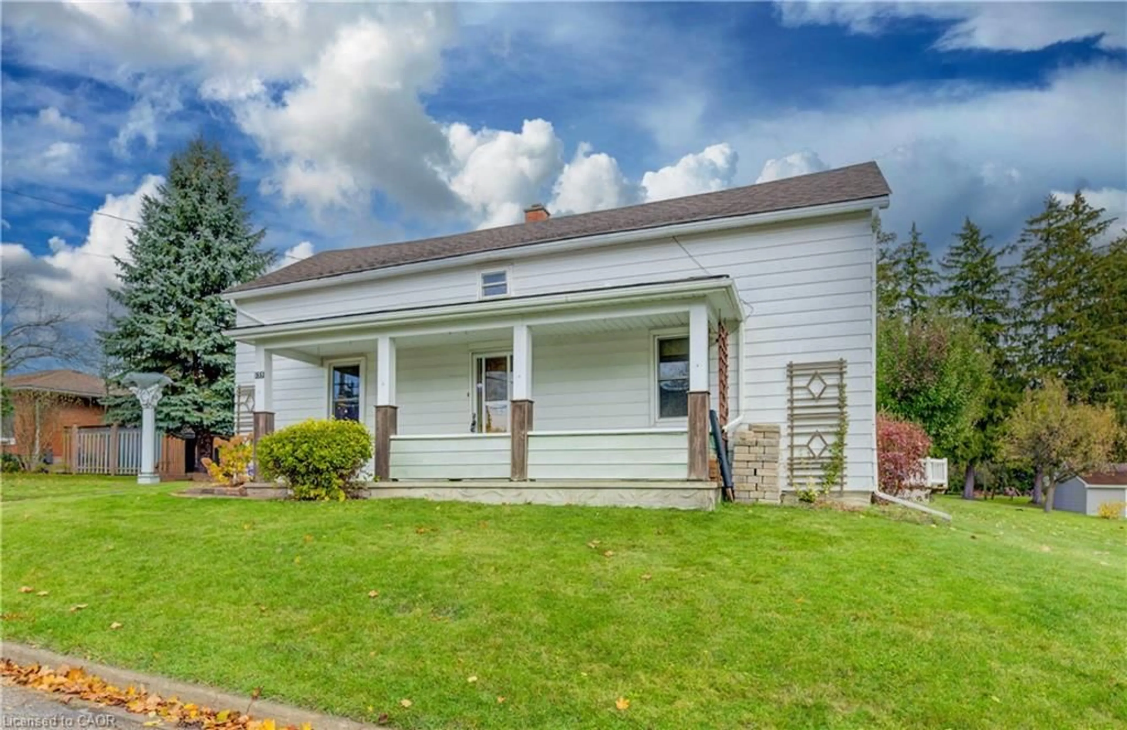 Home with vinyl exterior material, unknown for 135 Brewery St, Baden Ontario N3A 2S5