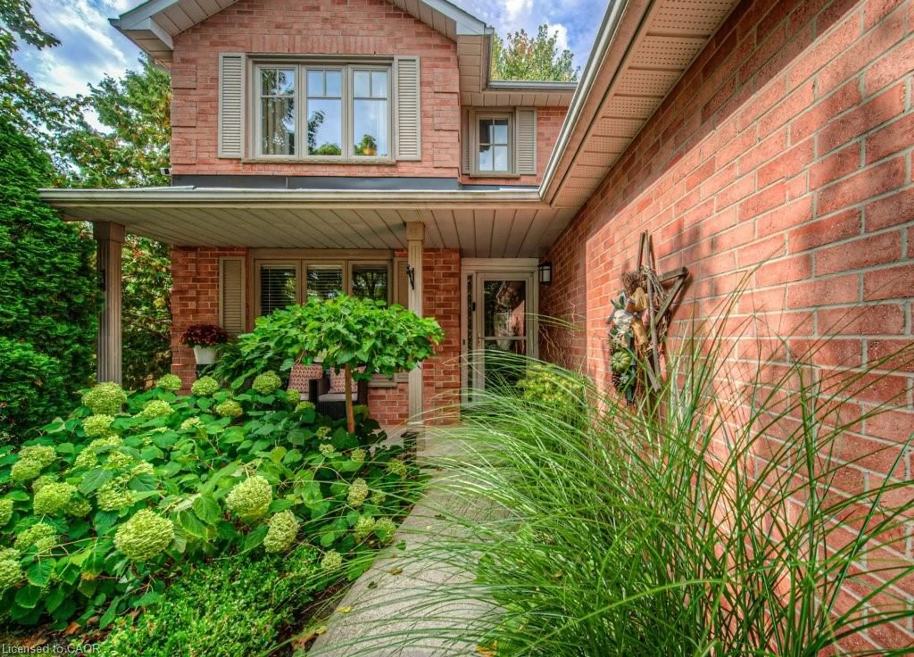 Home with brick exterior material, street for 3 Stock Crt, Cambridge Ontario N3C 3R4