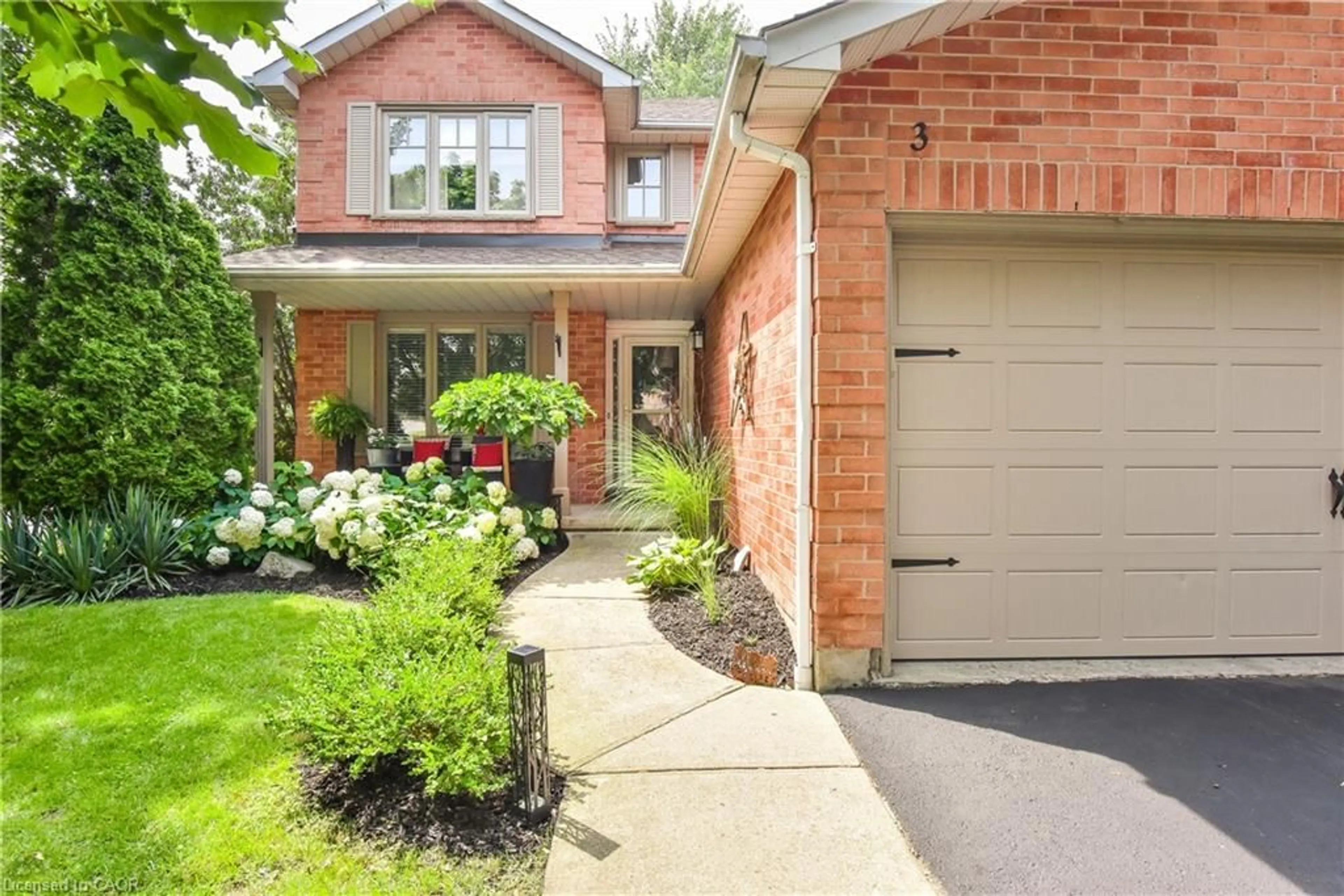 Home with brick exterior material, street for 3 Stock Crt, Cambridge Ontario N3C 3R4