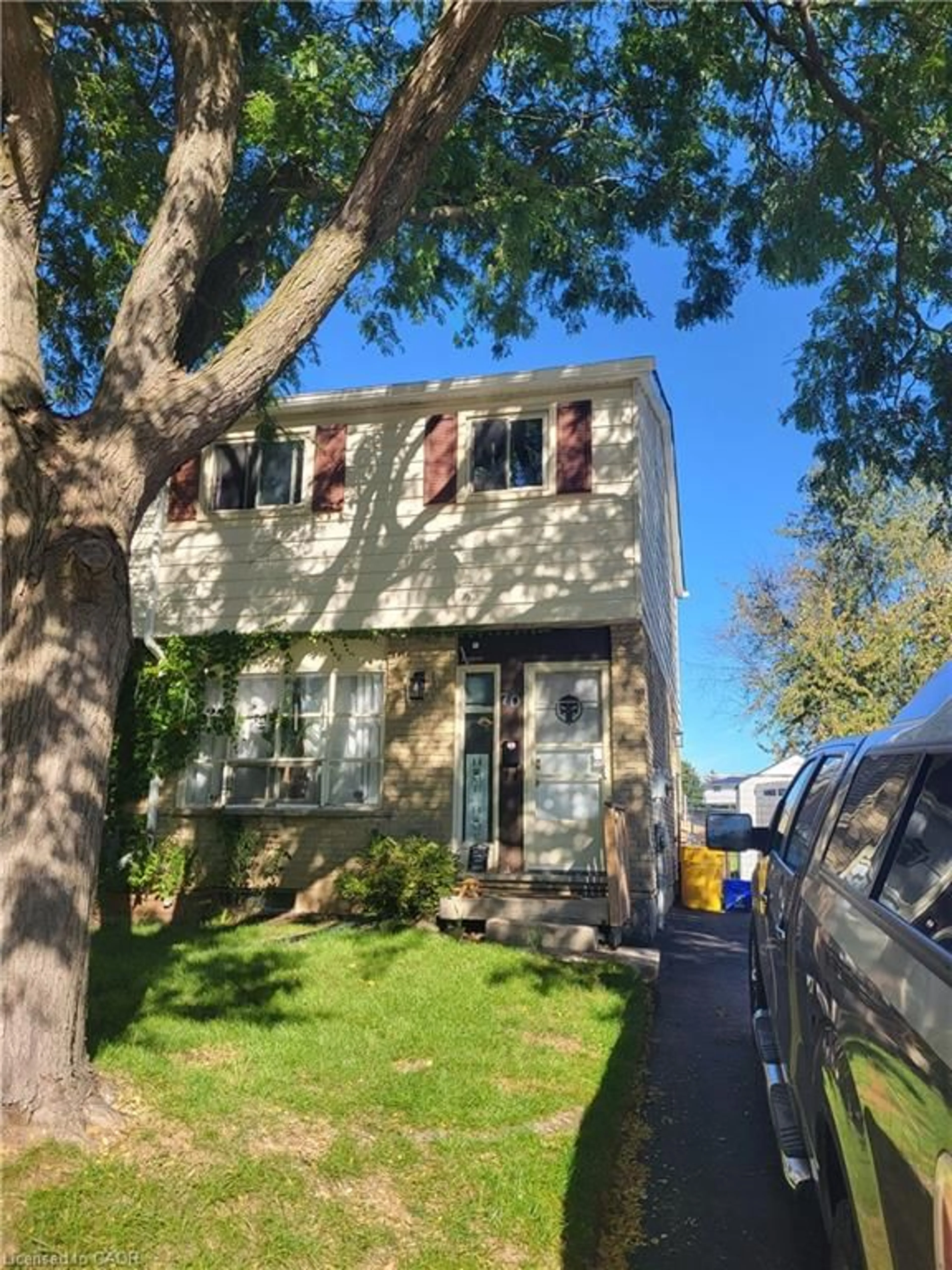 Home with vinyl exterior material, street for 70 Timberlane Cres, Kitchener Ontario N2N 1S9