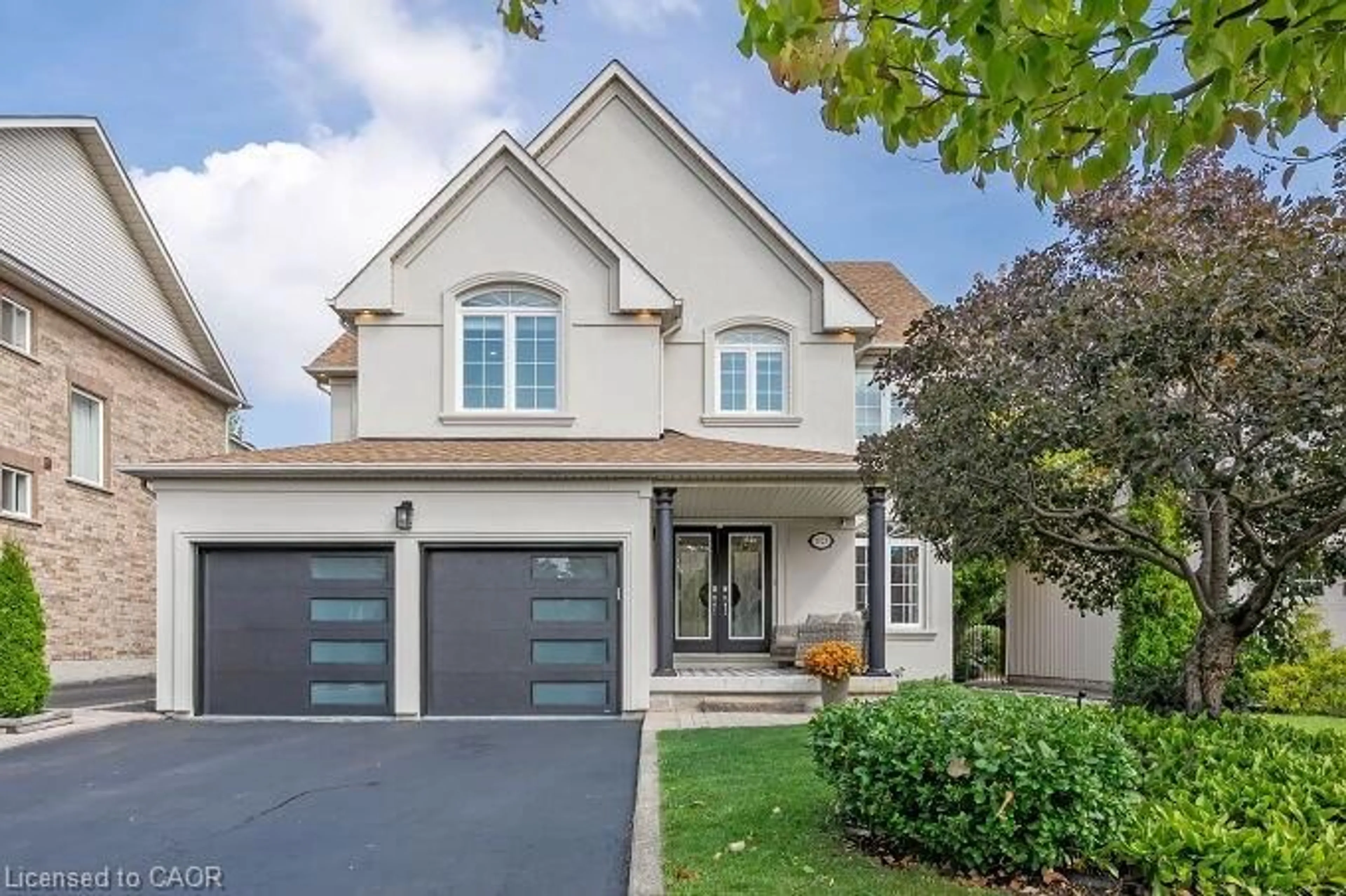 Home with brick exterior material, street for 7123 White Pine Crt, Mississauga Ontario L5W 1W6