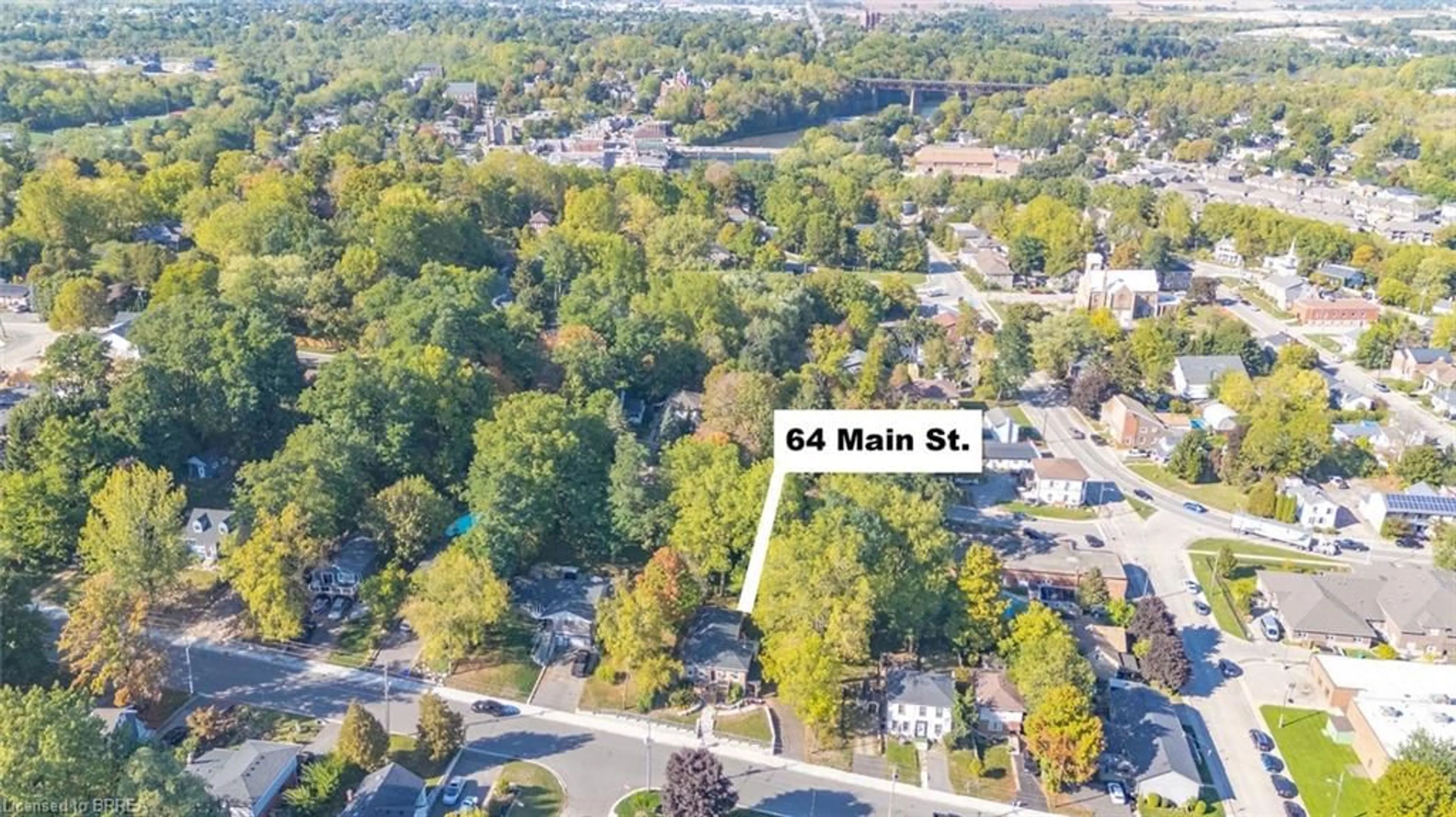 A pic from outside/outdoor area/front of a property/back of a property/a pic from drone, street for 64 Main St, Paris Ontario N3L 1E6