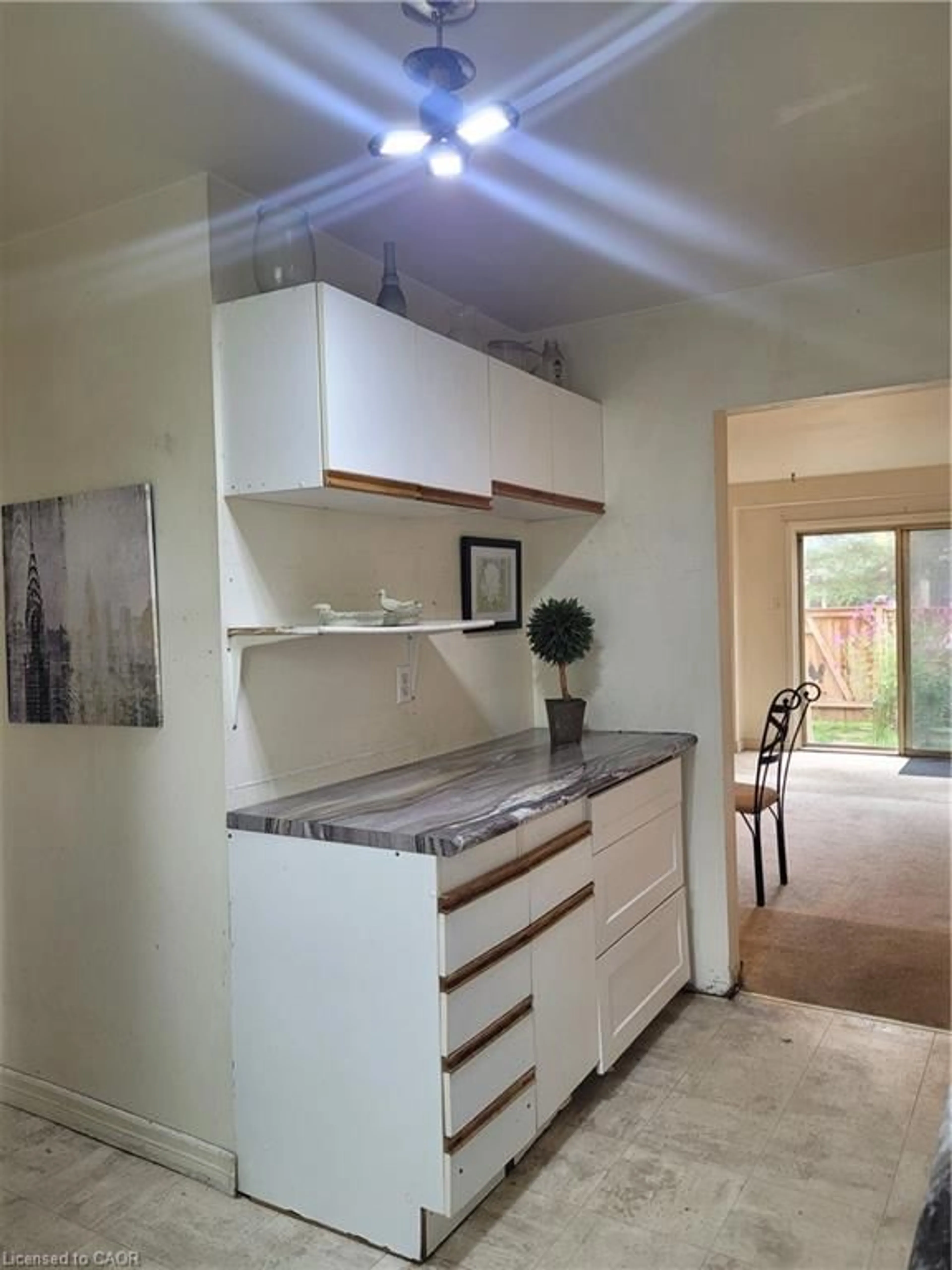 Standard kitchen, unknown for 27 Queenston Dr, Kitchener Ontario N2B 2T8