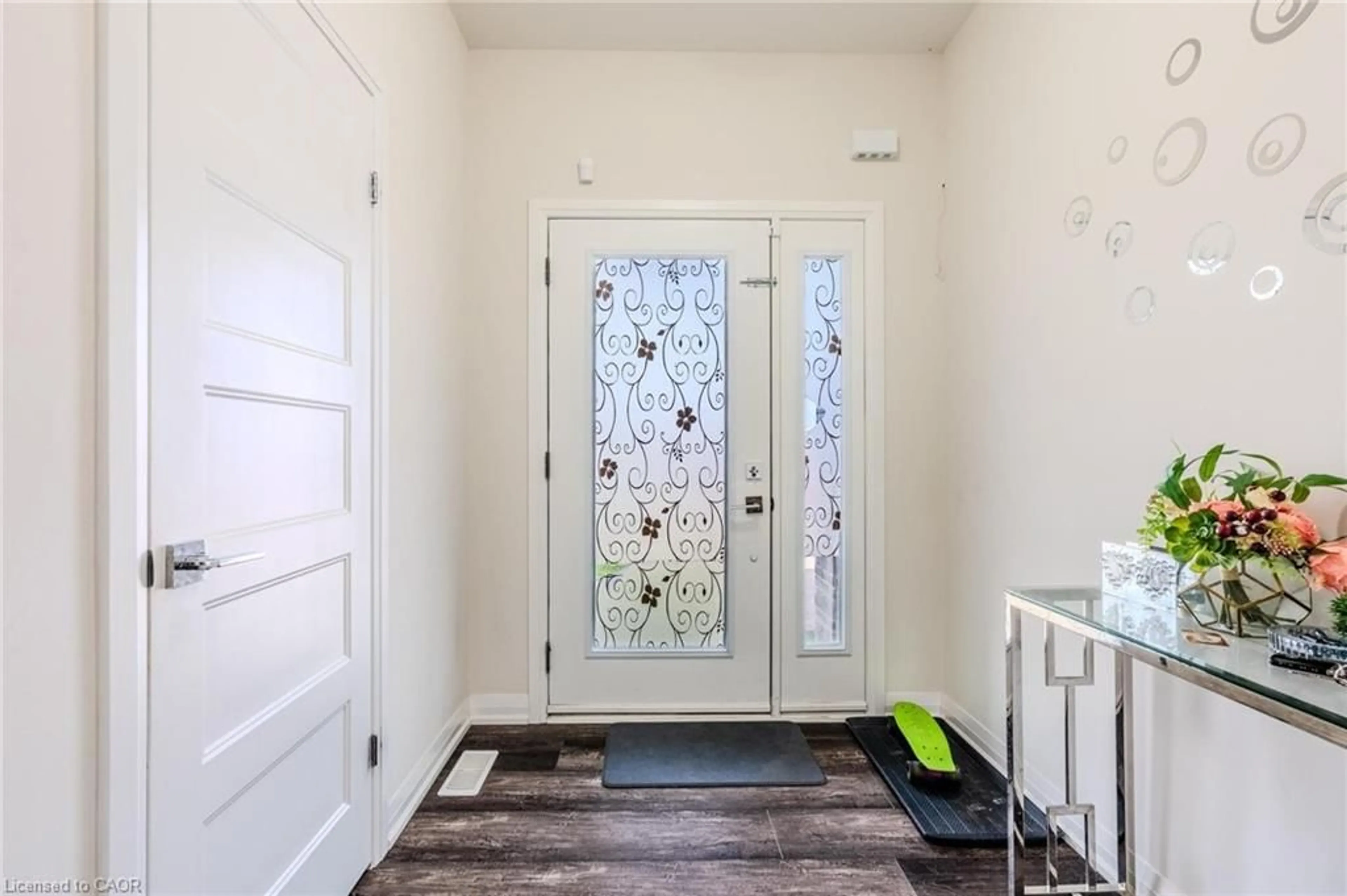 Indoor entryway for 78 Jayla Lane, Smithville Ontario L0R 2A0