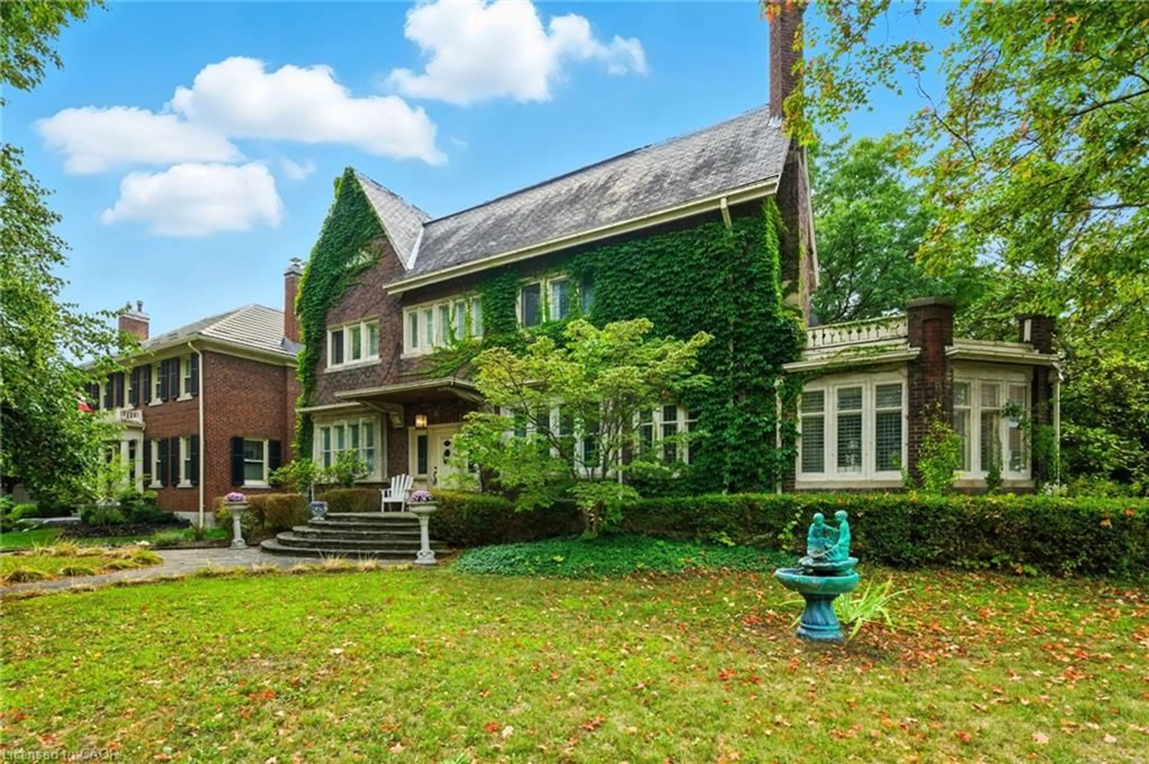 Home with brick exterior material, street for 122 Dufferin Ave, Brantford Ontario N3T 4R1