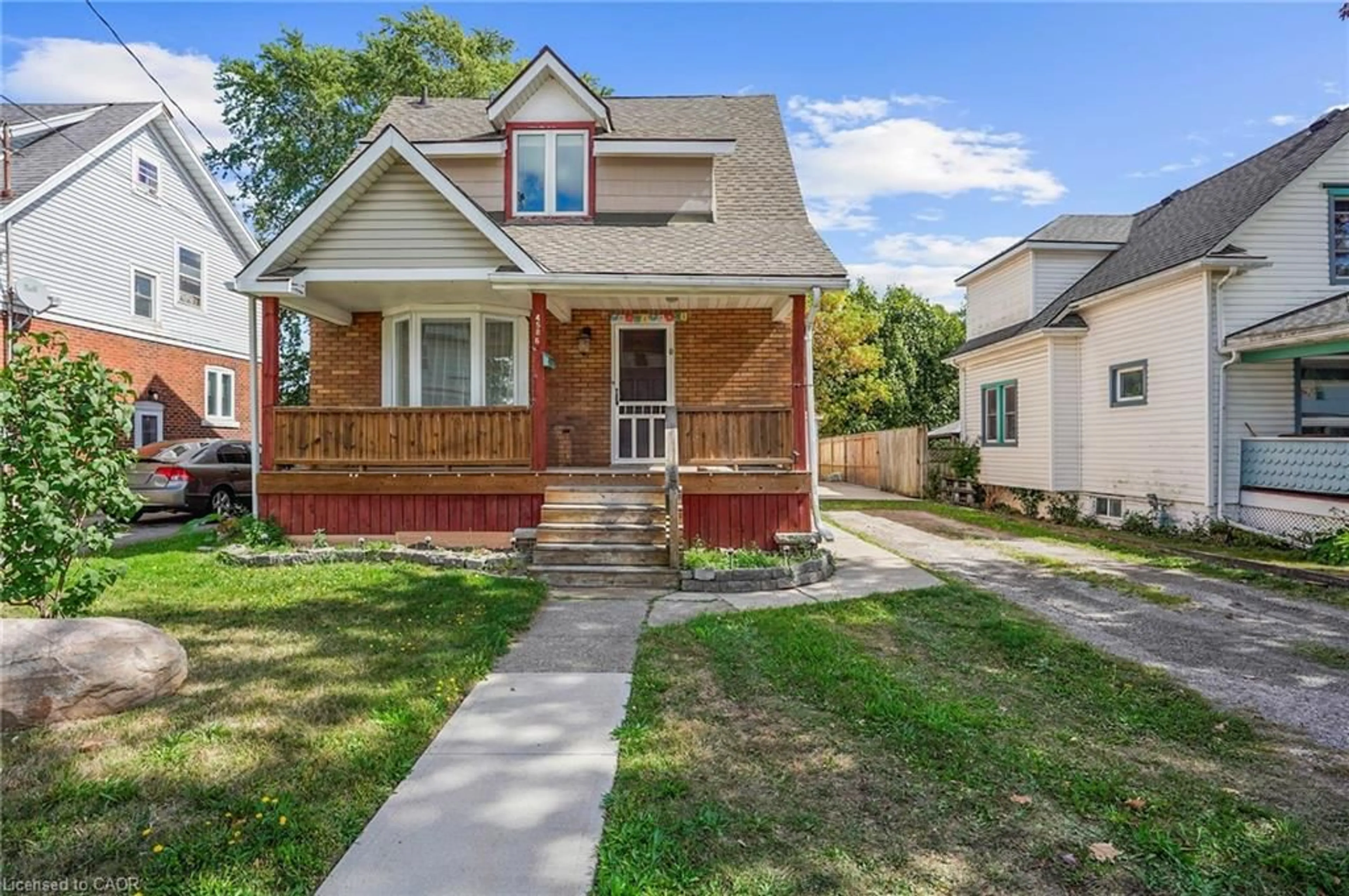 Home with brick exterior material, street for 4586 Fifth Ave, Niagara Falls Ontario L2E 4R6
