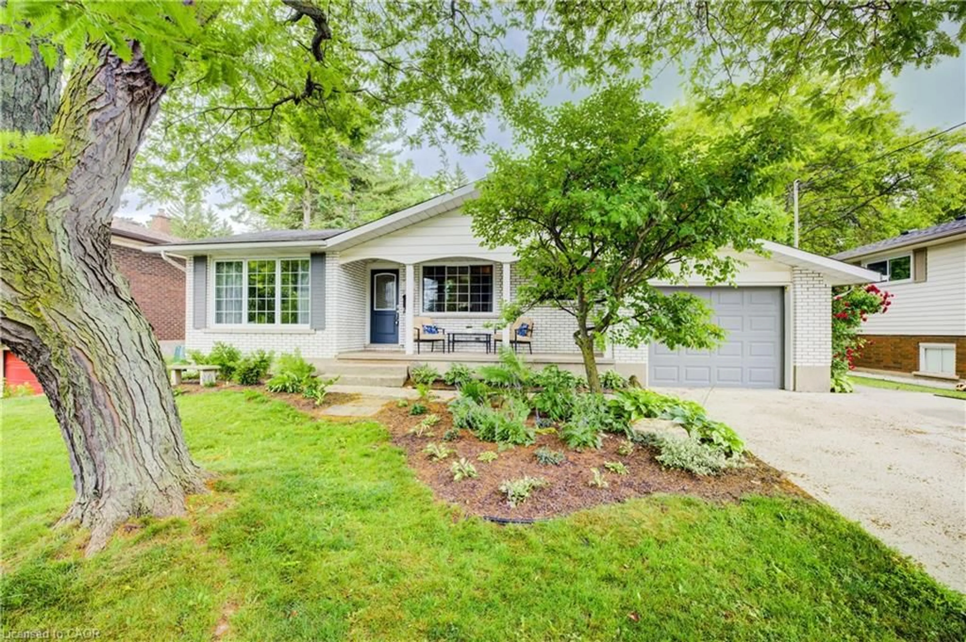Home with brick exterior material, street for 18 Rosemore Rd, St. Catharines Ontario L2S 1A8