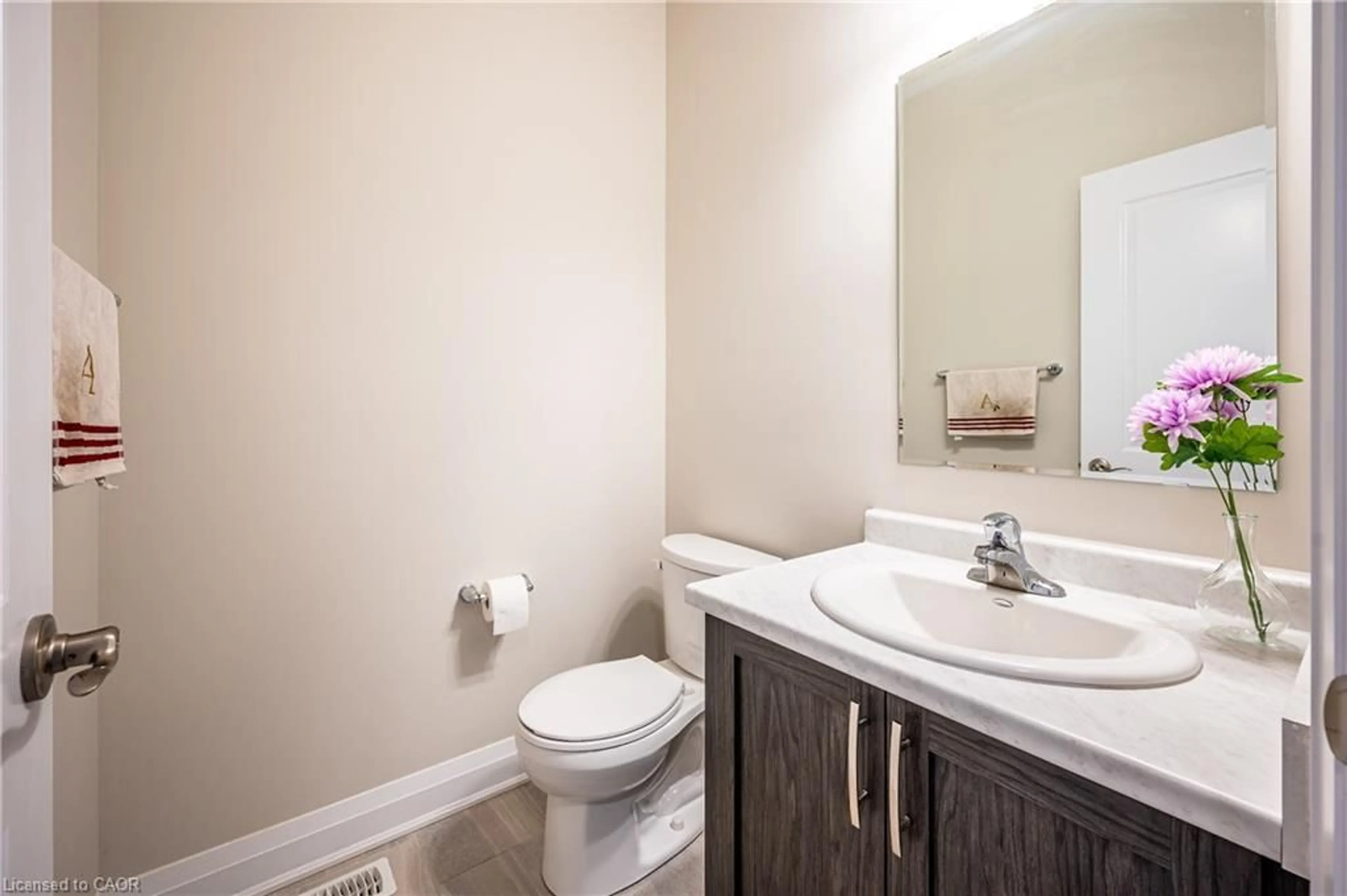 Standard bathroom, unknown for 286 Chokecherry Cres, Waterloo Ontario N2V 0C3