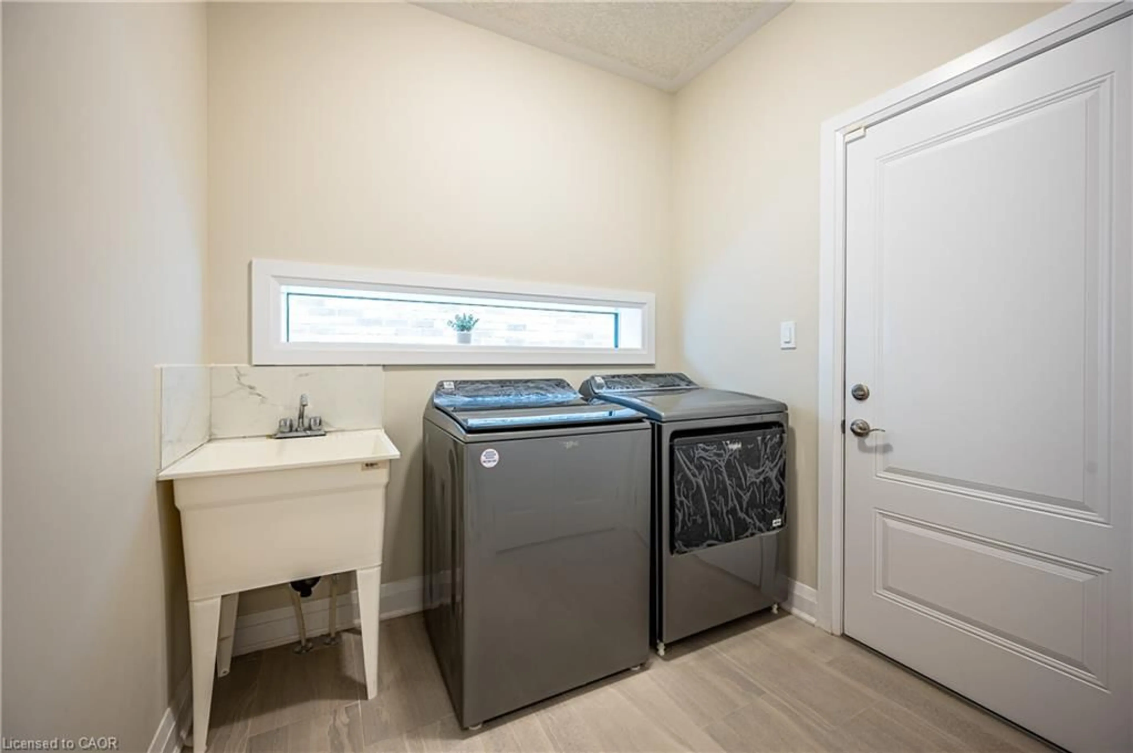 Laundry room for 286 Chokecherry Cres, Waterloo Ontario N2V 0C3