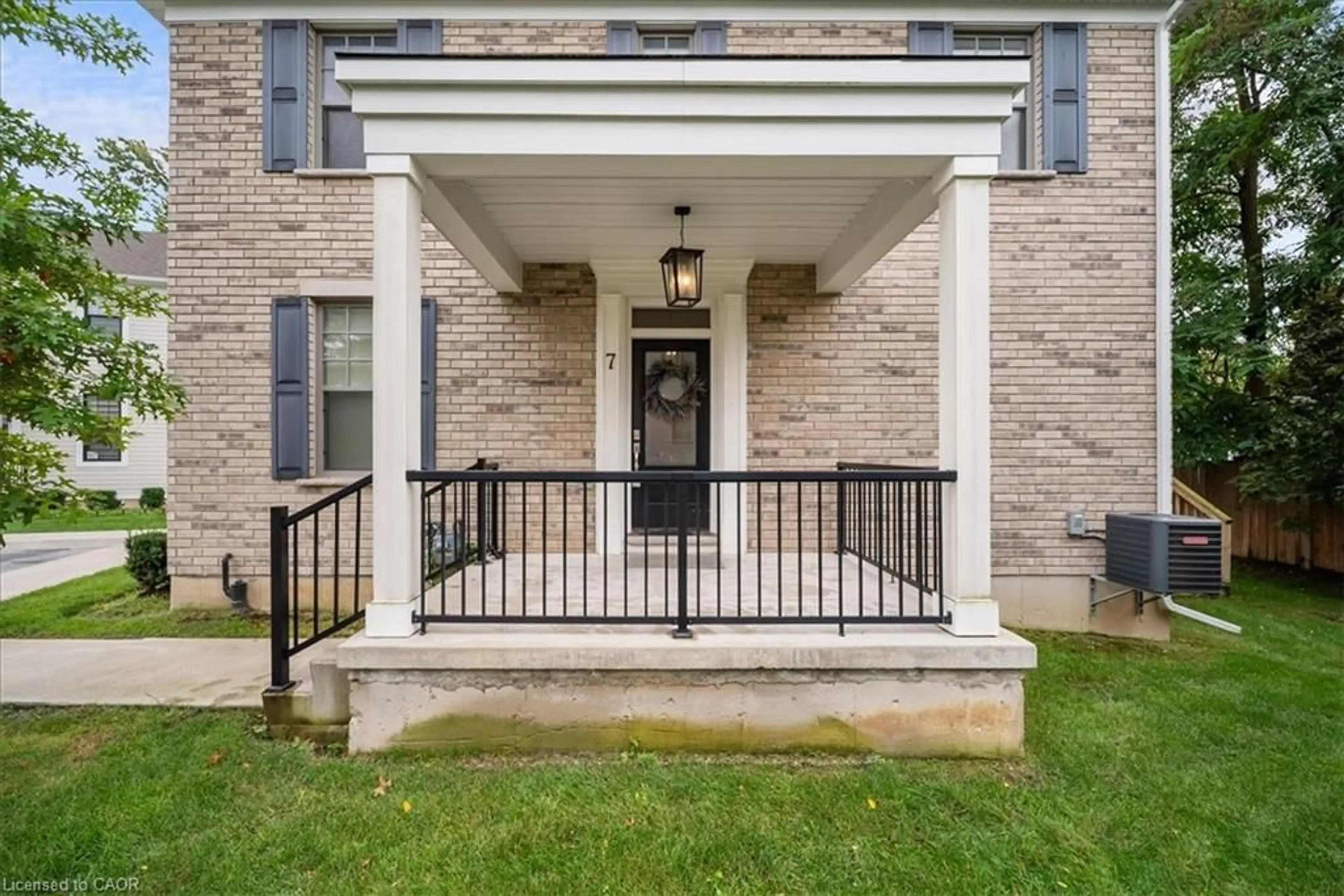 Unknown for 7 Aspen Common, St. Catharines Ontario L2S 2B3