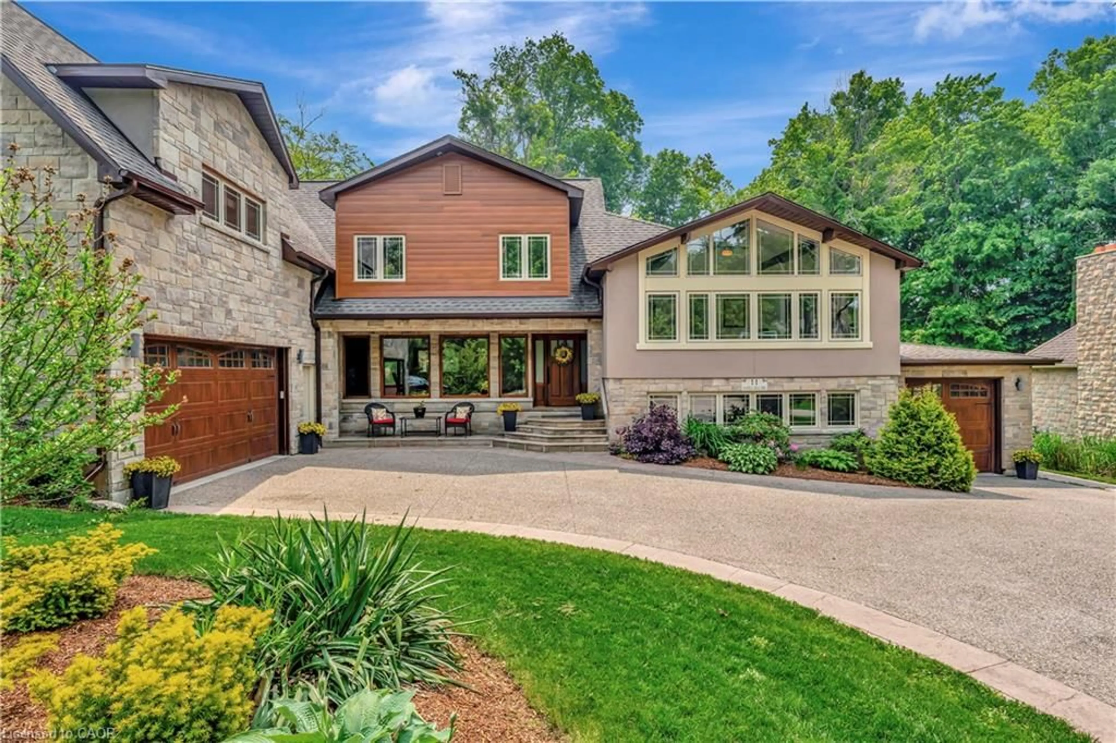 Home with brick exterior material, unknown for 11 Maple Hill Dr, Kitchener Ontario N2M 2R7
