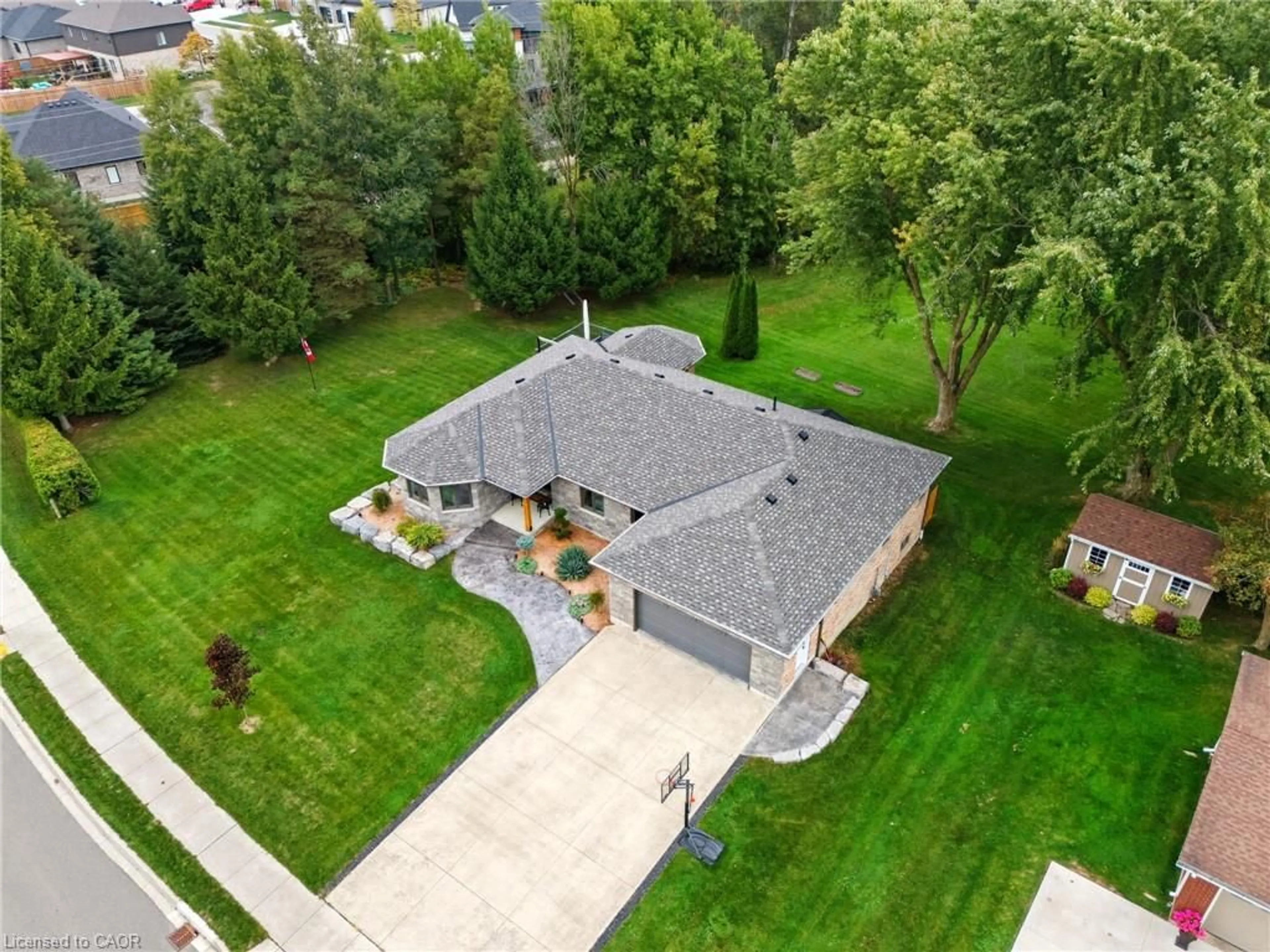 A pic from outside/outdoor area/front of a property/back of a property/a pic from drone, street for 29 Mcdonald St, Listowel Ontario N4W 1K5