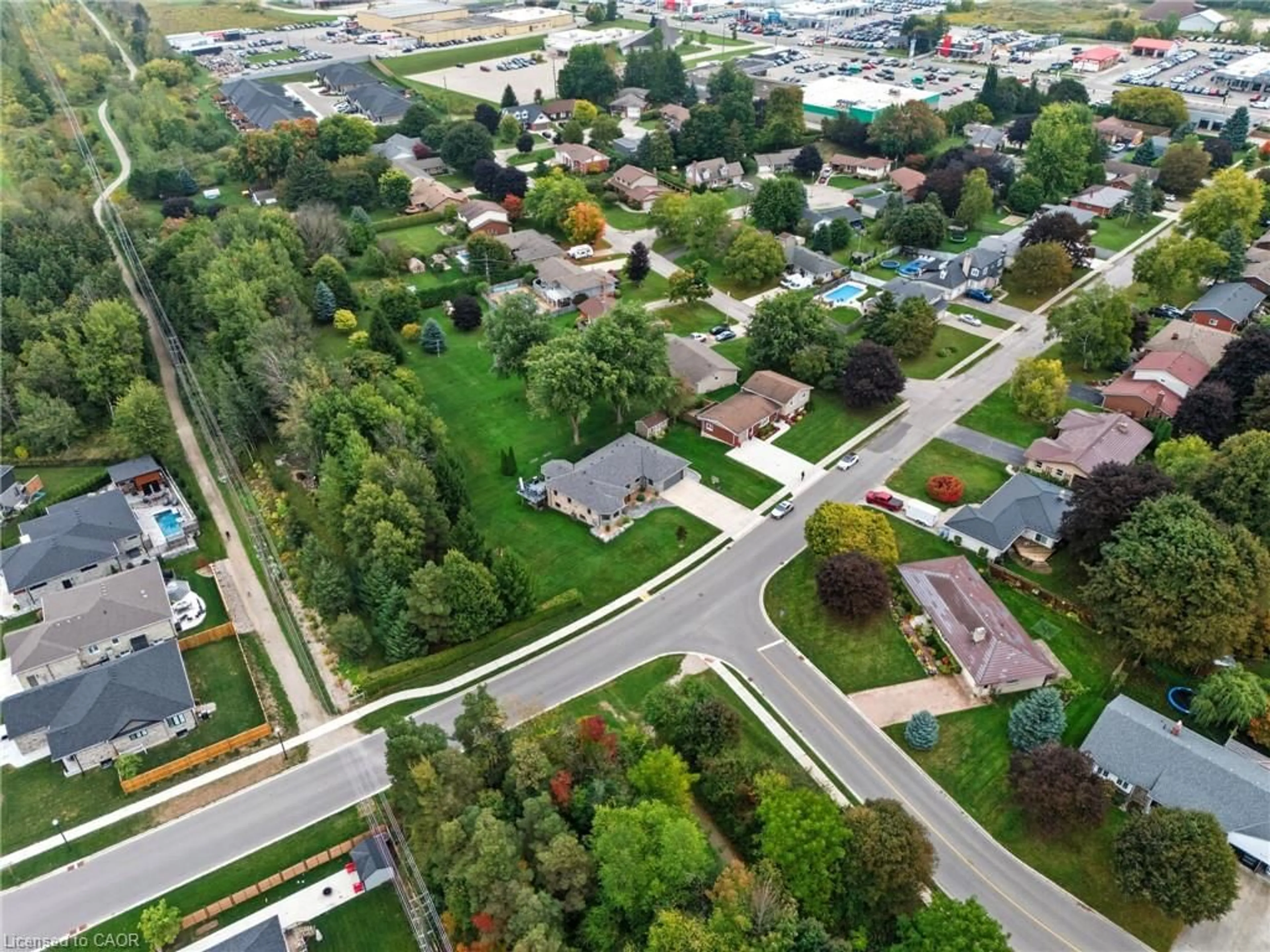 A pic from outside/outdoor area/front of a property/back of a property/a pic from drone, street for 29 Mcdonald St, Listowel Ontario N4W 1K5