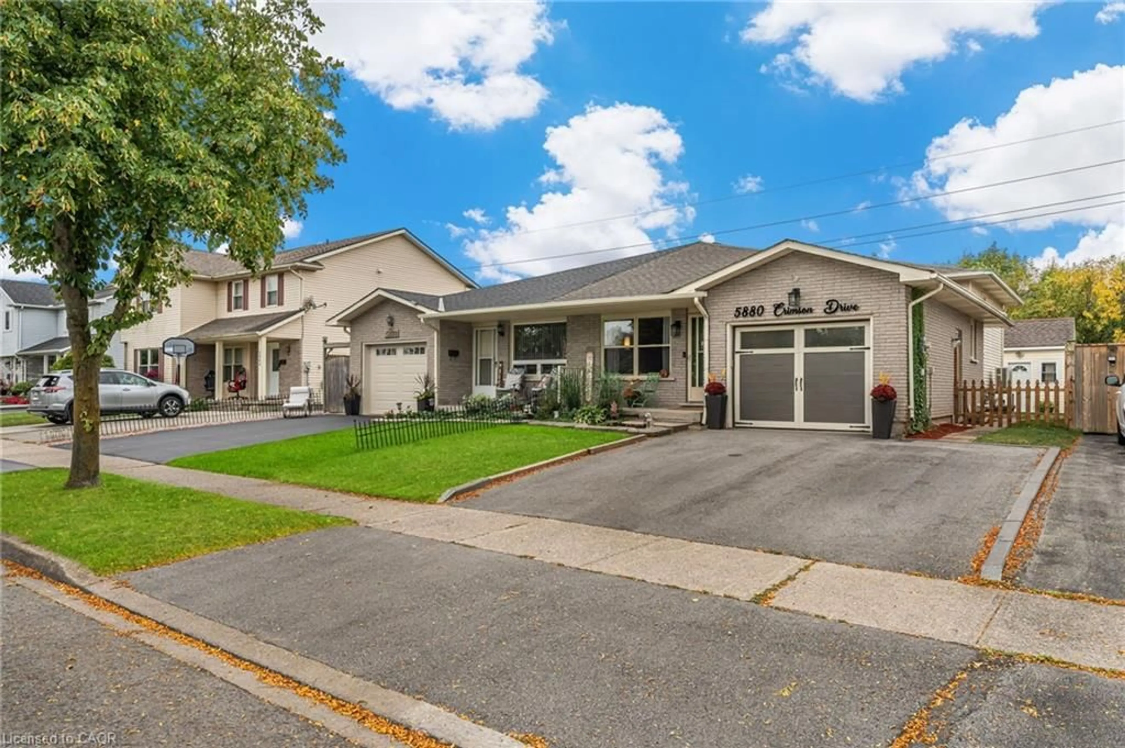 Home with vinyl exterior material, street for 5880 Crimson Dr, Niagara Falls Ontario L2G 7T7