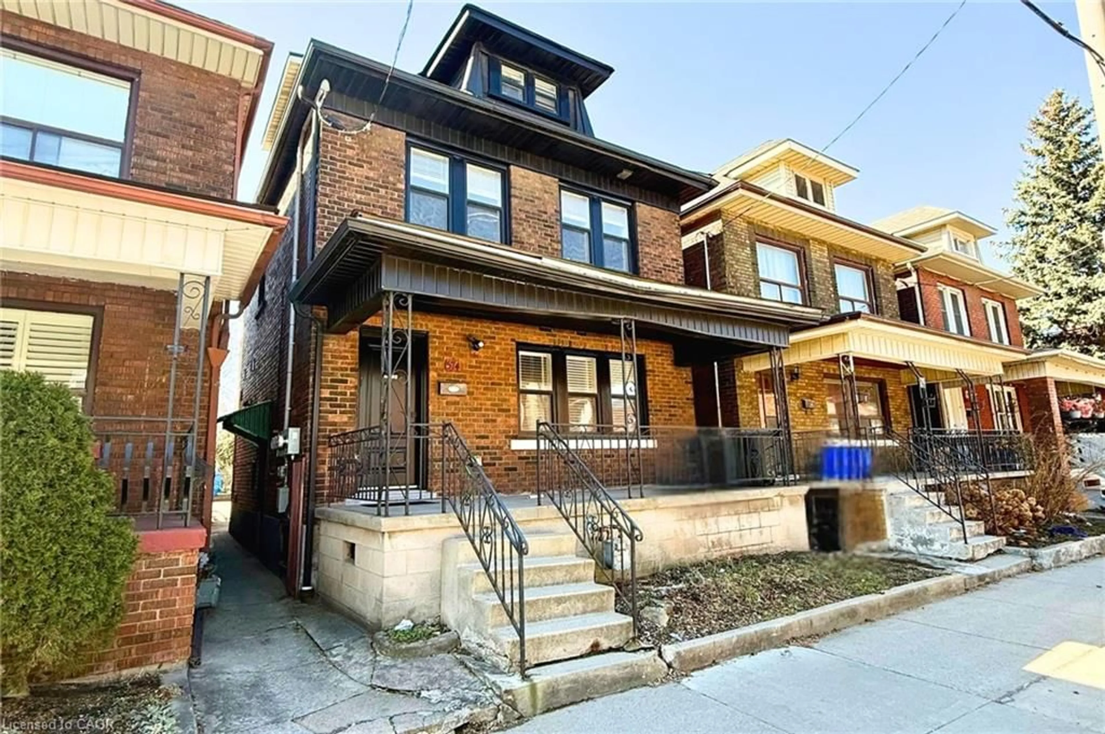 Home with brick exterior material, street for 574 Cannon St, Hamilton Ontario L8L 2G4