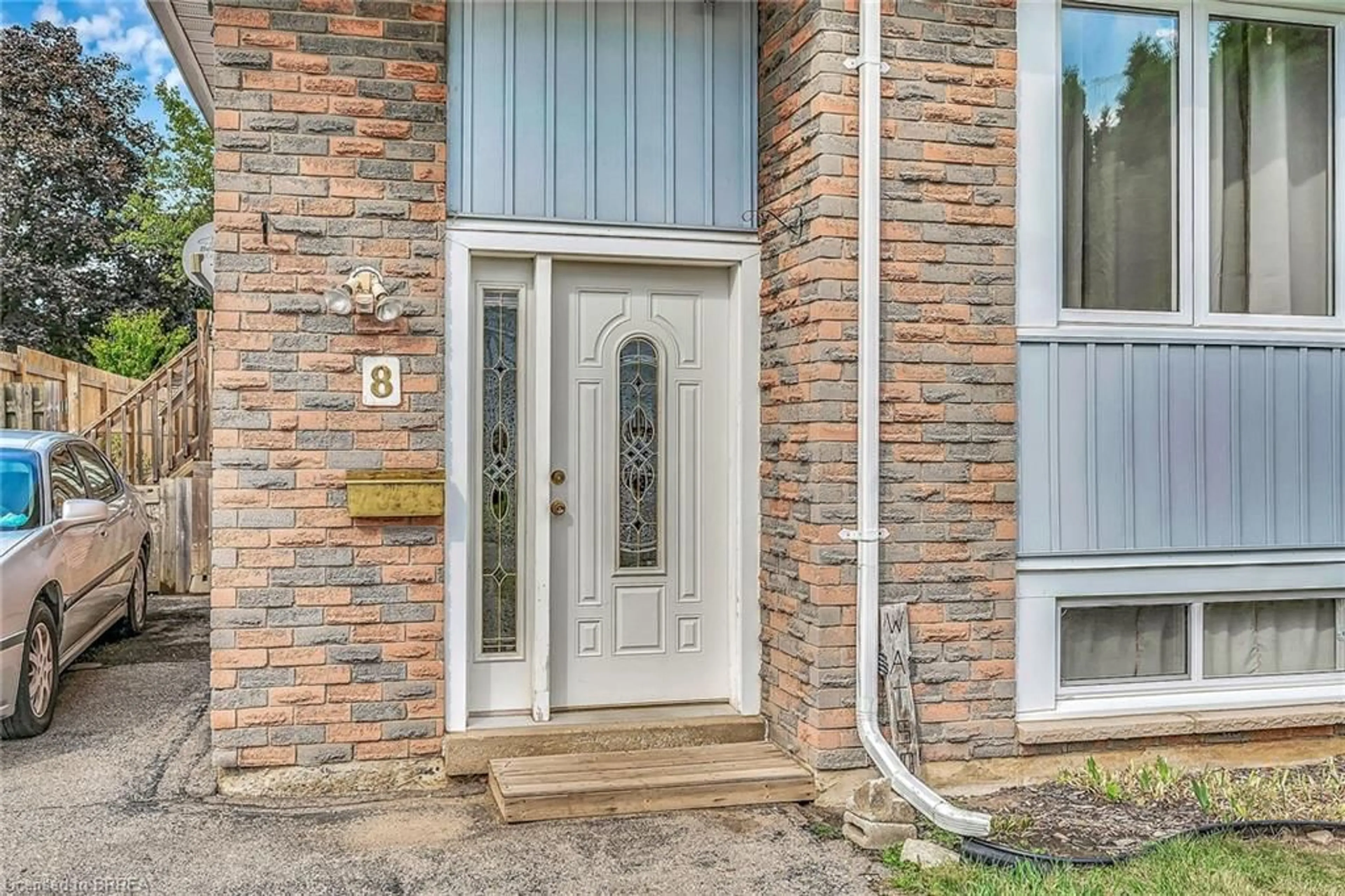Unknown for 8 Maple Cres, Paris Ontario N3L 3R4