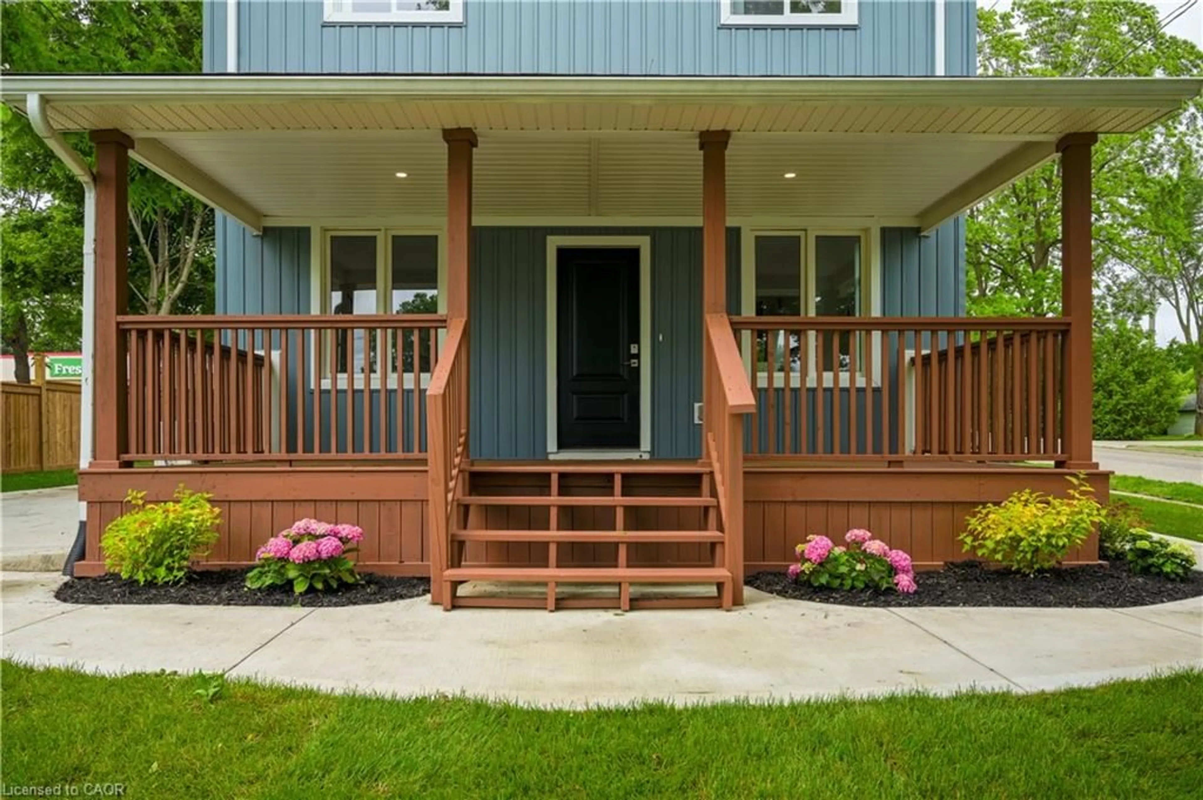 Home with vinyl exterior material, street for 9 High St, St. George Ontario N0E 1N0